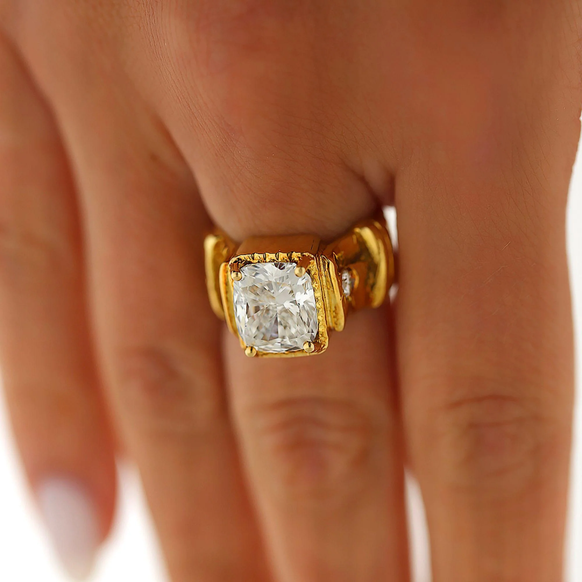 IGI 4.22 Carat Lab Cushion Diamond Misani 18K Gold Bark Texture Ring - Image 9