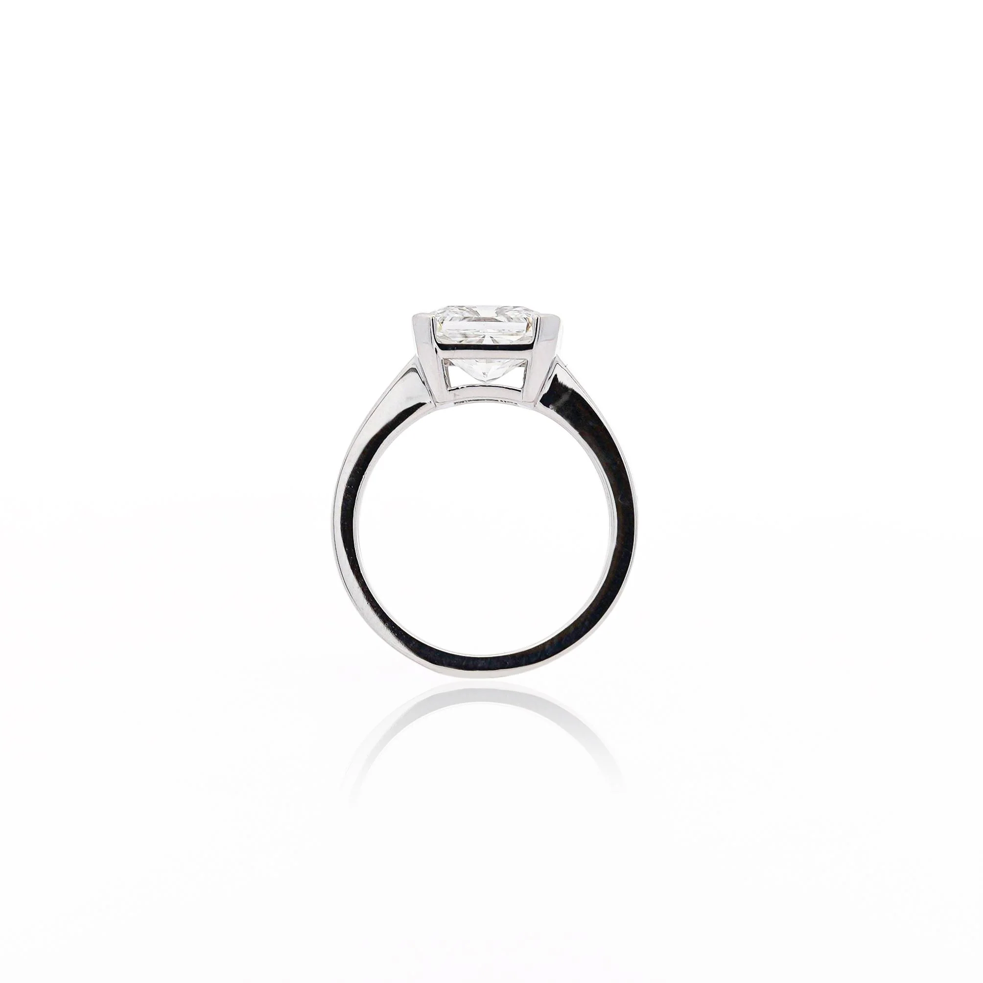 IGI Cert. 2.54 Carat Lab Grown Radiant Cut Diamond East West Half Bezel Ring - Image 11
