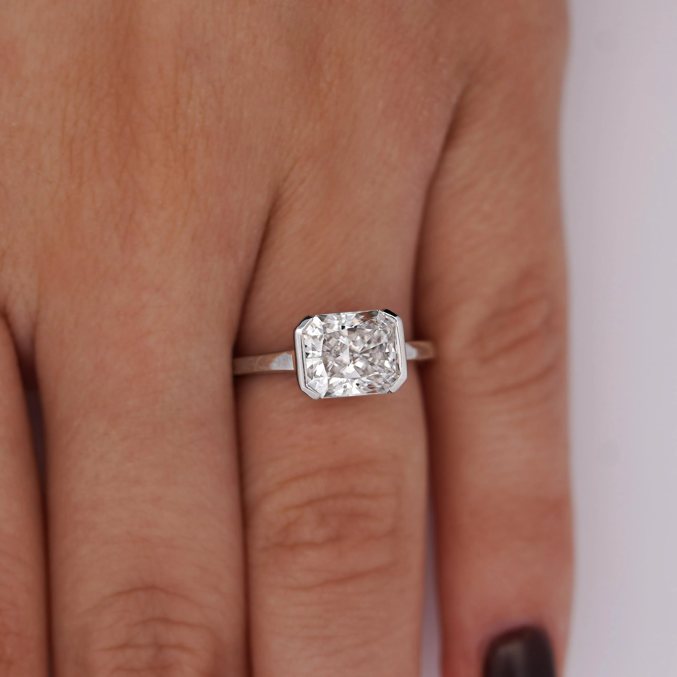 IGI Cert. 2.54 Carat Lab Grown Radiant Cut Diamond East West Half Bezel Ring - Image 2