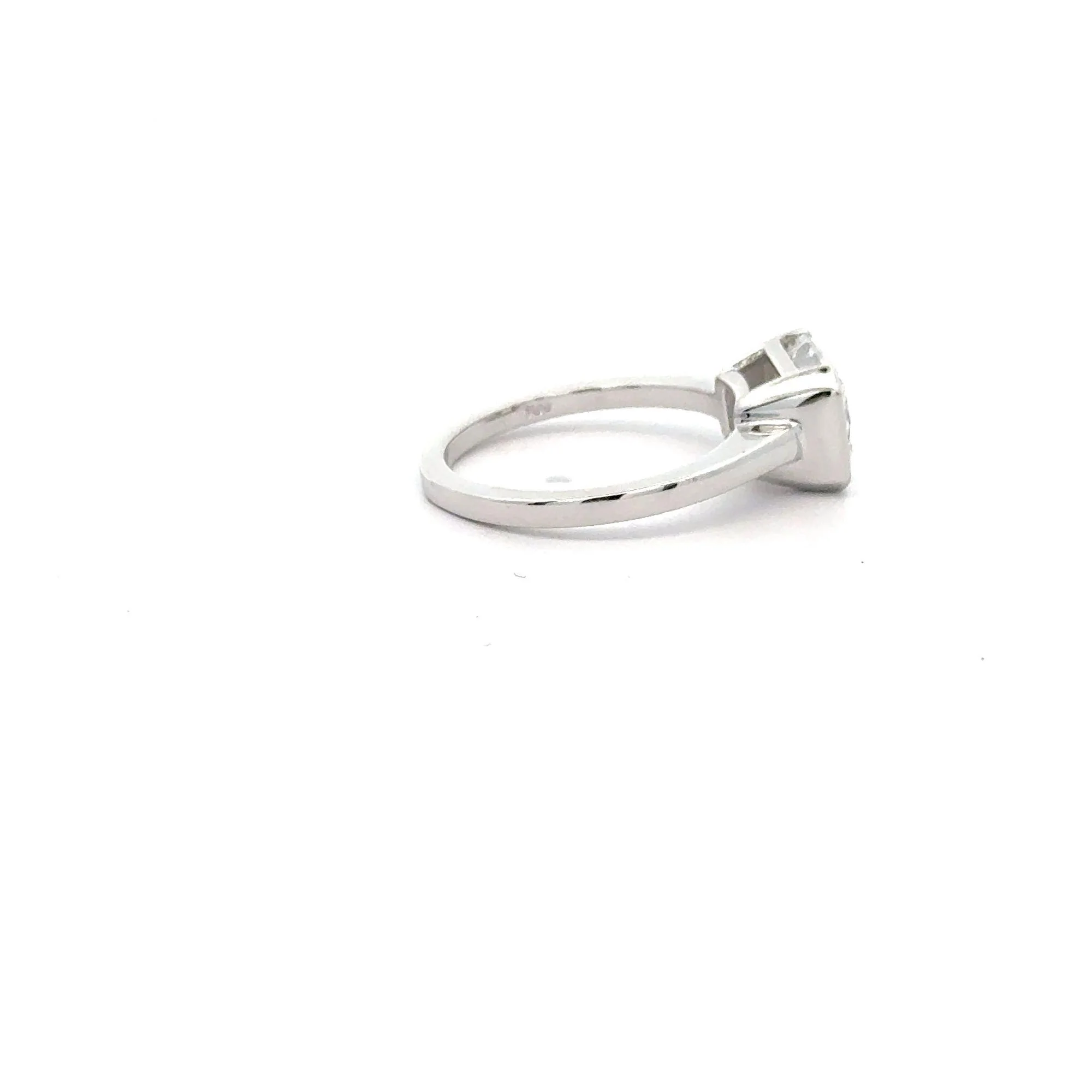 IGI Cert. 2.54 Carat Lab Grown Radiant Cut Diamond East West Half Bezel Ring - Image 7