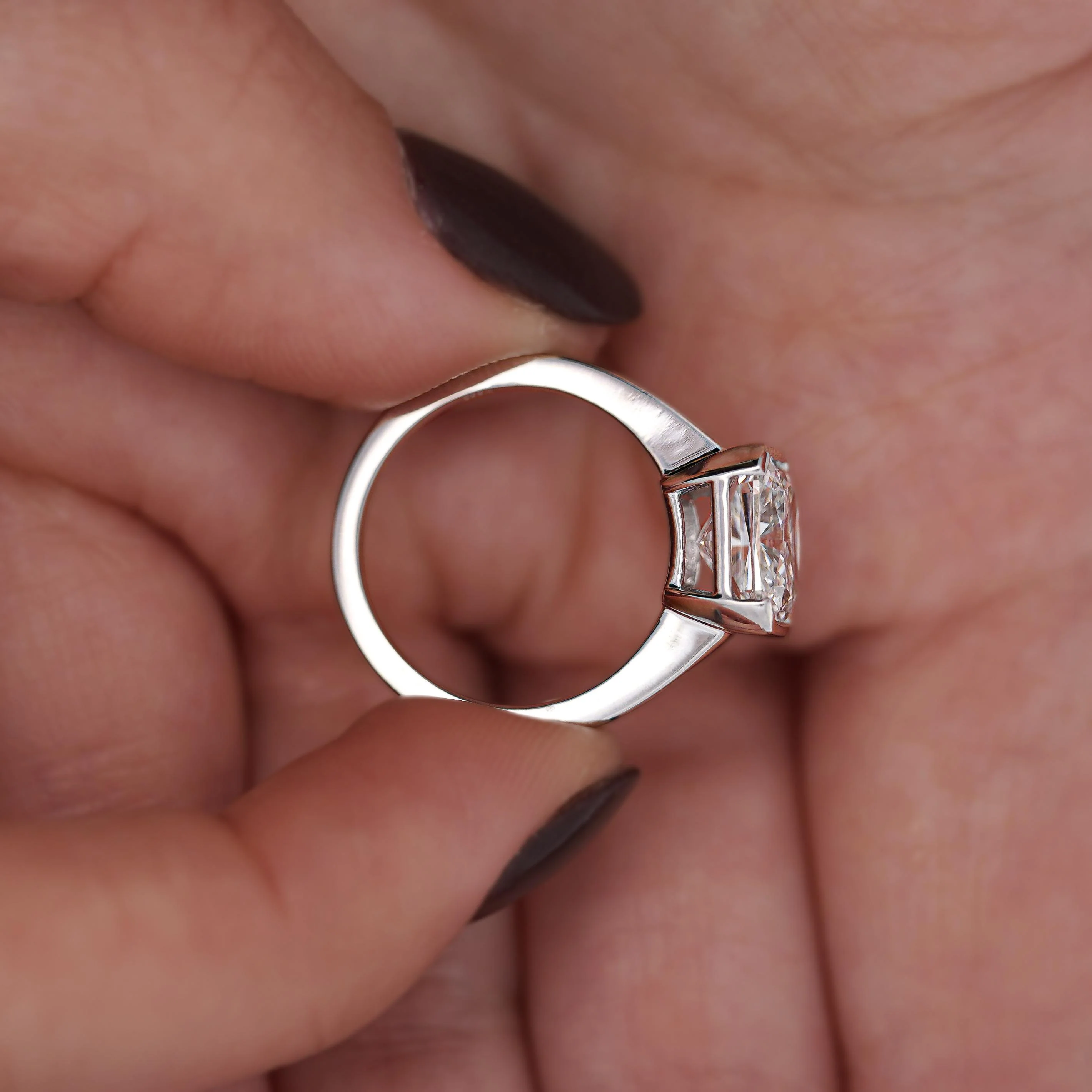IGI Cert. 2.54 Carat Lab Grown Radiant Cut Diamond East West Half Bezel Ring - Image 8
