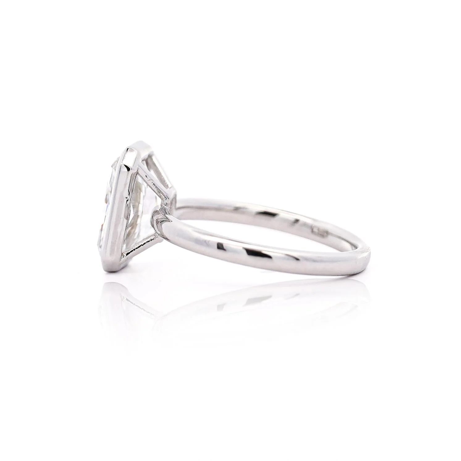 IGI Cert. 3.1 Carat Lab Grown Diamond Bezel Set Engagement Ring - Image 3