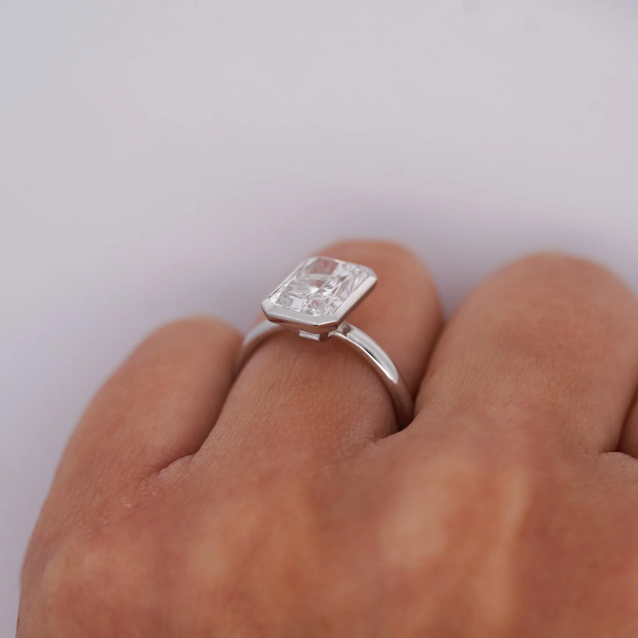 IGI Cert. 3.1 Carat Lab Grown Diamond Bezel Set Engagement Ring - Image 7