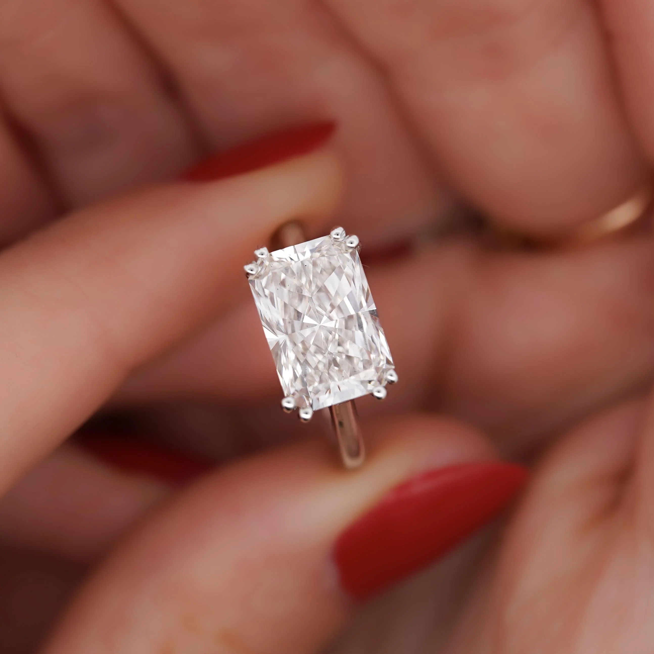 IGI Cert. 4.25 Carat Radiant Cut Lab Grown Diamond East West Engagement Ring - Image 8