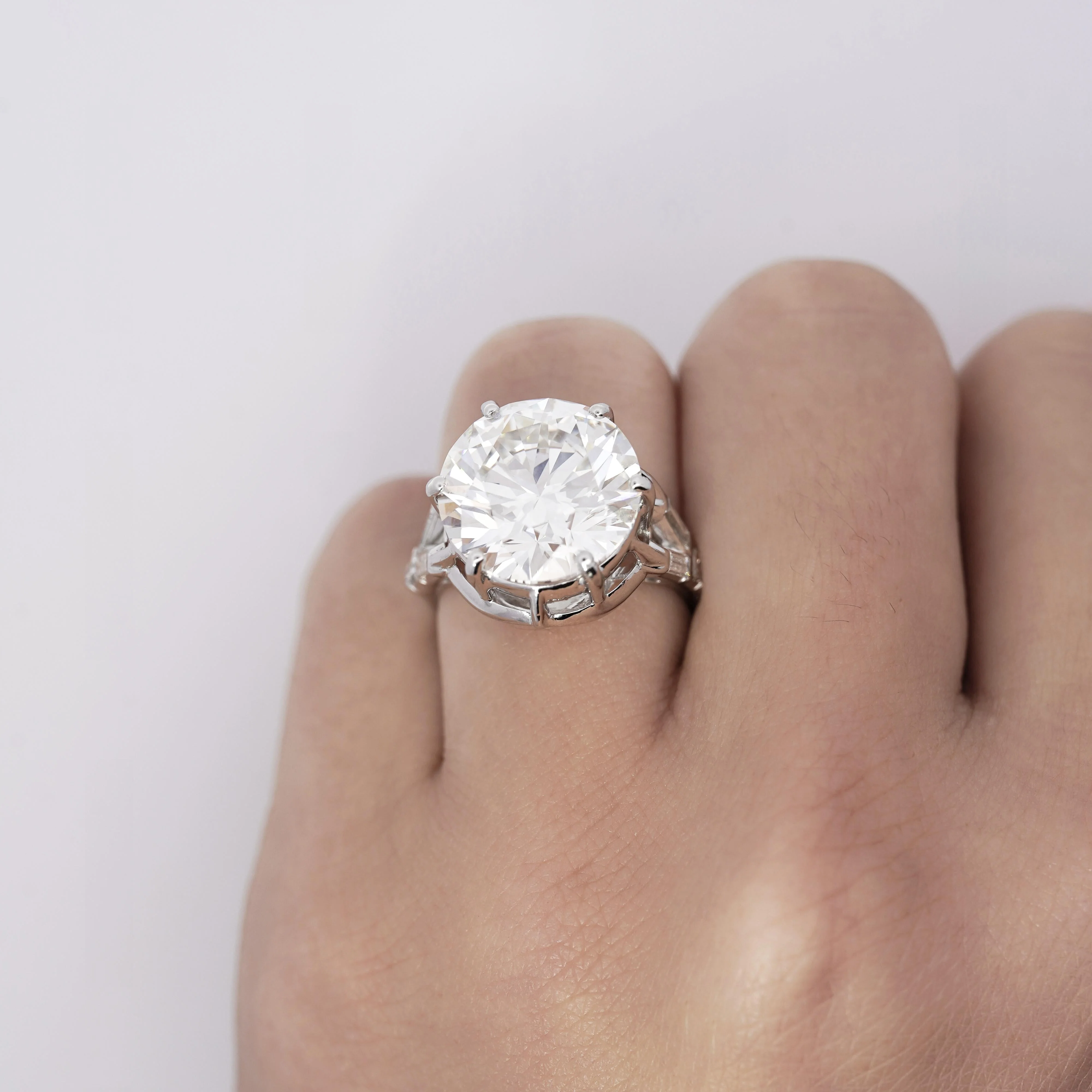 IGI Certified 9.54 Carat G/VS1 Lab Grown Diamond Vintage Platinum Ring - Image 2