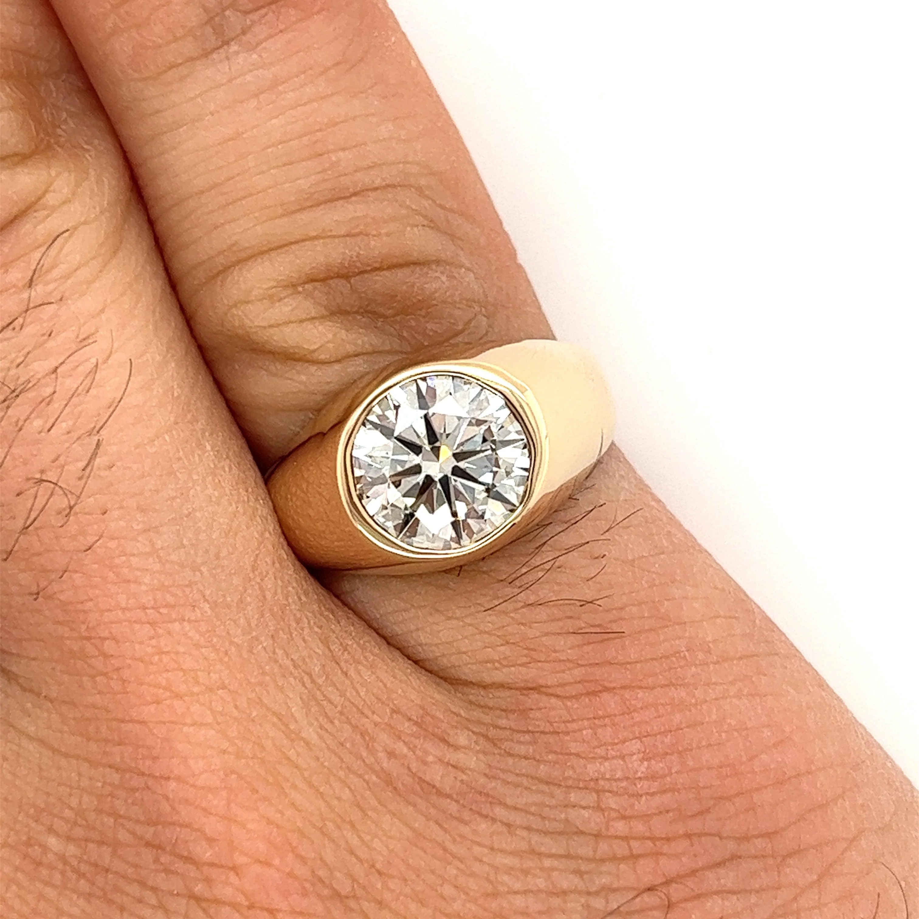 IGI Certified 2.5-3 Carat Round Lab Grown Diamond Bezel Set Mens Solitaire Ring in 14K Solid Gold - Image 4