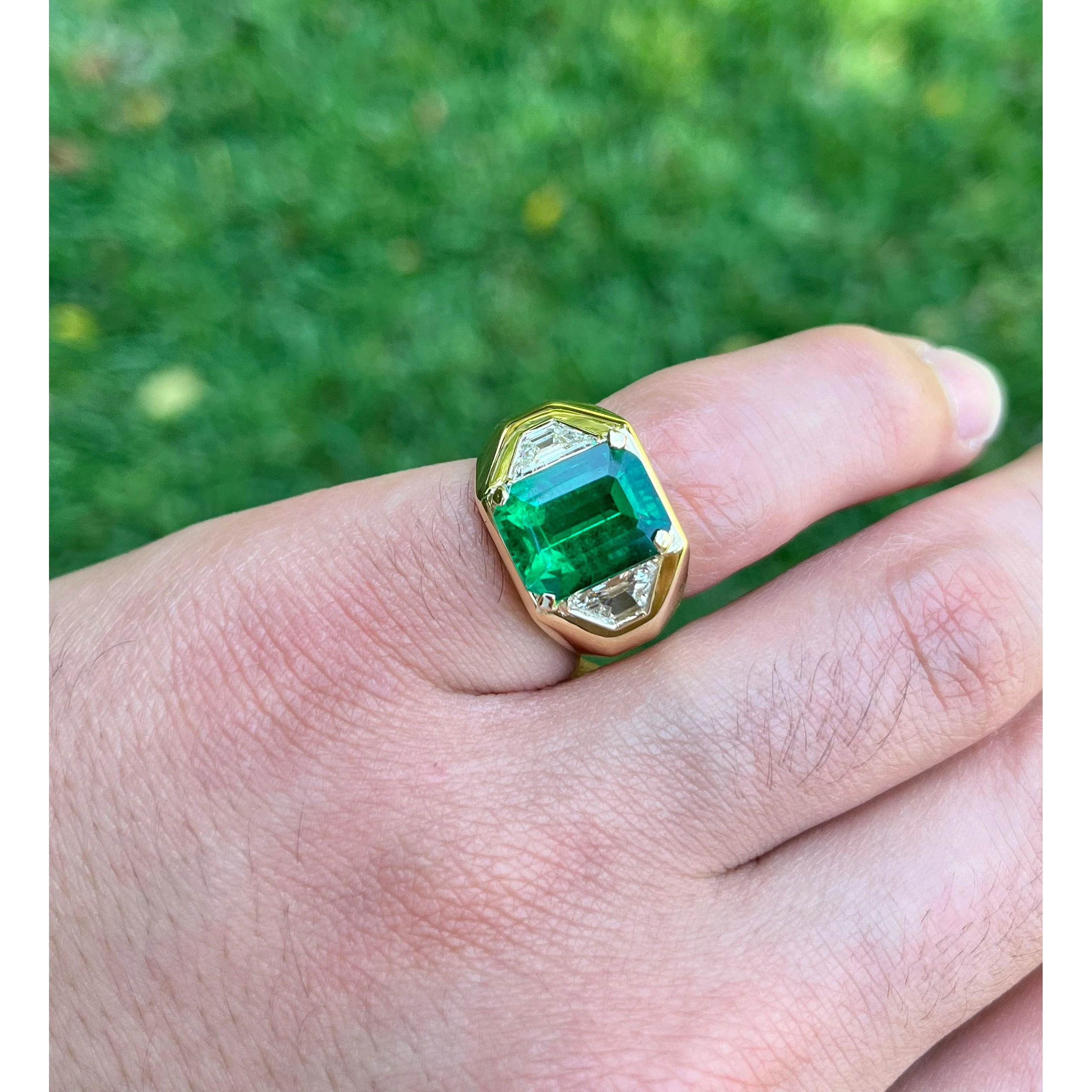 Julius Cohen Signed AGL Certified 5.40 carat Emerald Minor Oil 18k Gold Ring - Image 5