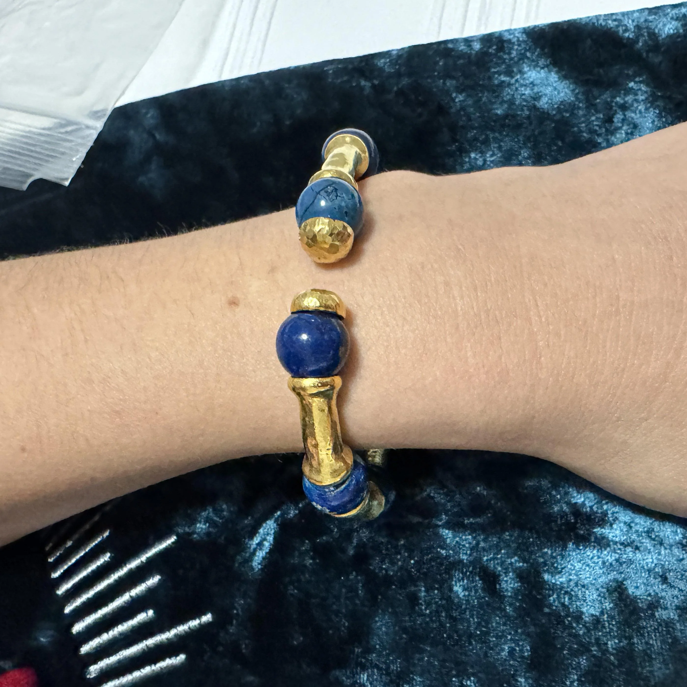 Lapis Lazuli 21K Gold Hammered Finish Bead Bangle Bracelet - Image 9