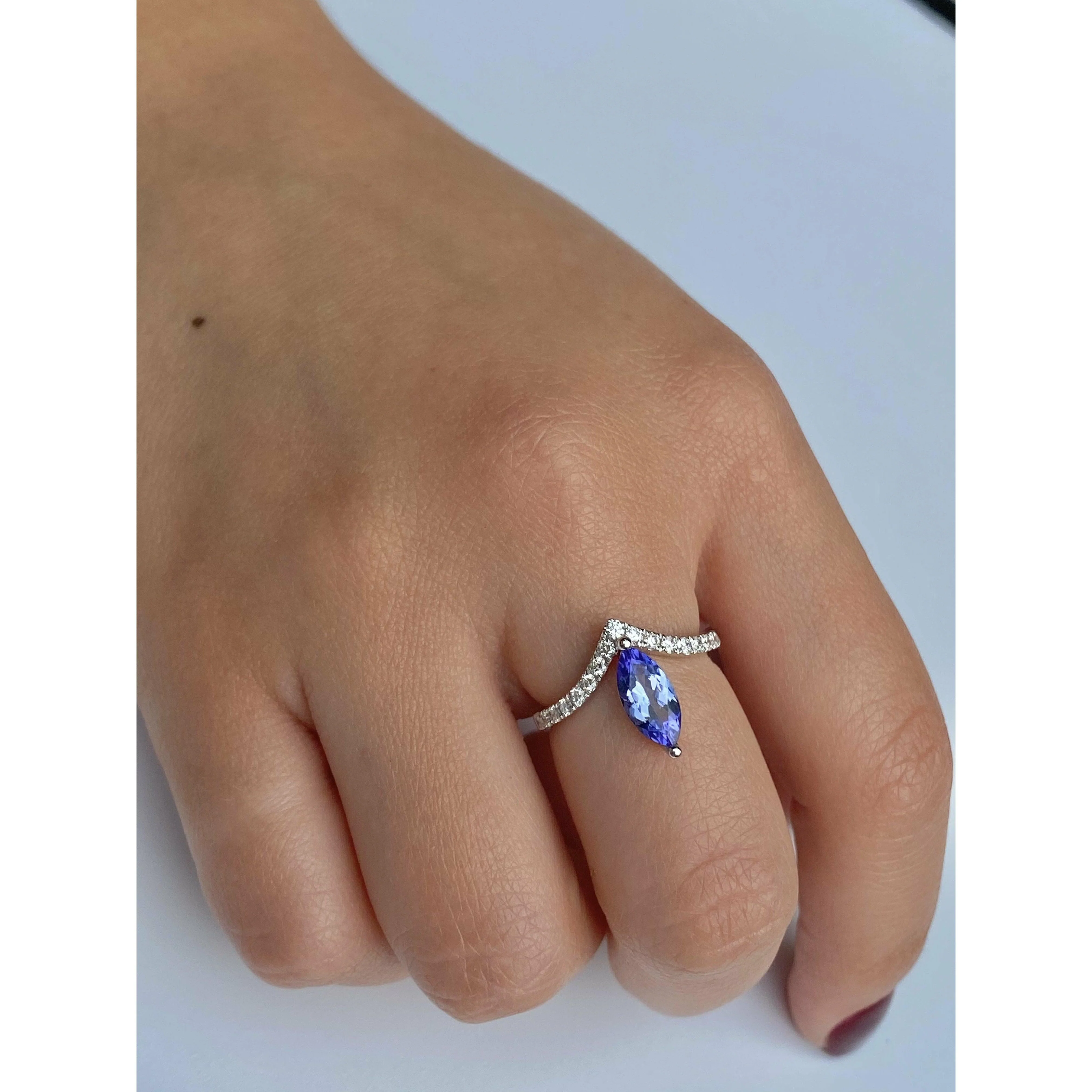 Marquise Cut Tanzanite Curved Ring in 18k White Gold - Image 4