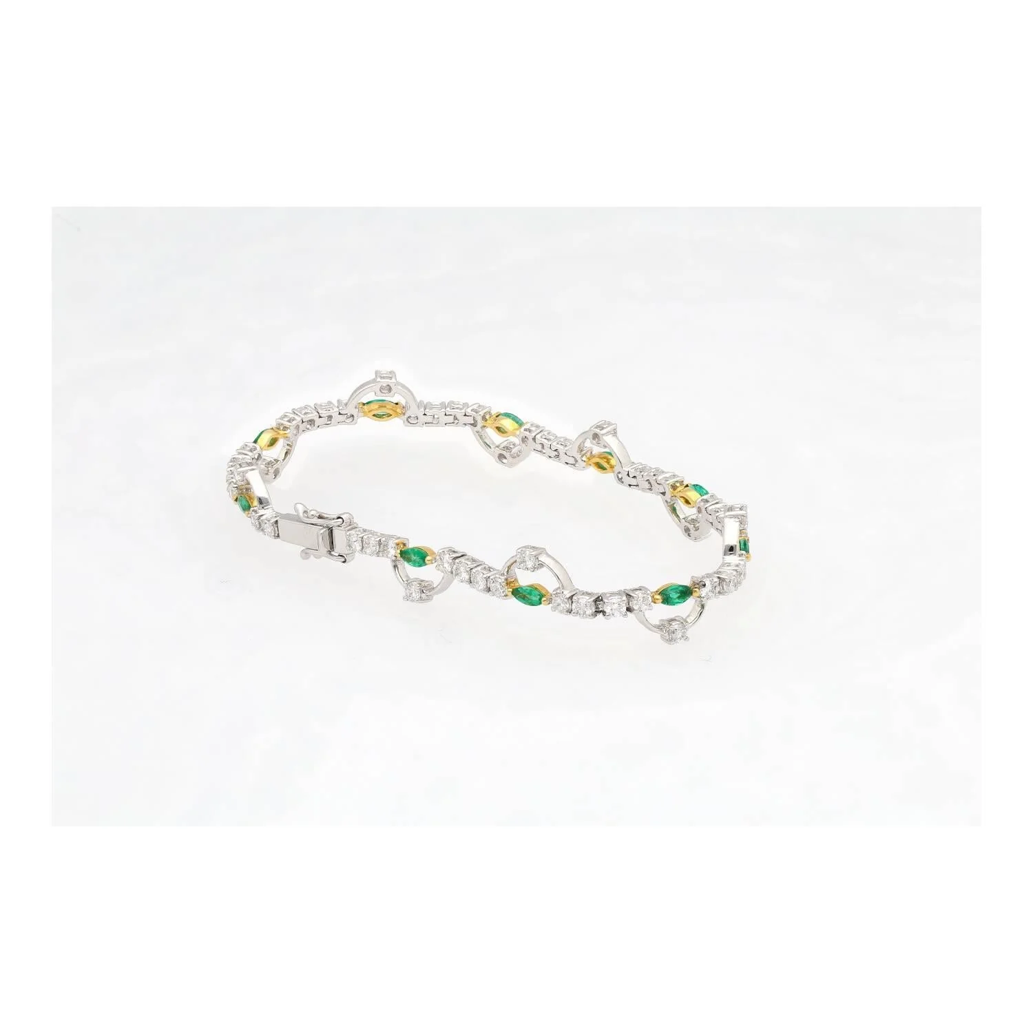 Natural 0.72 Carat Emerald & 2.08 Carat Diamond Charm Bracelet in 18K Gold - Image 5