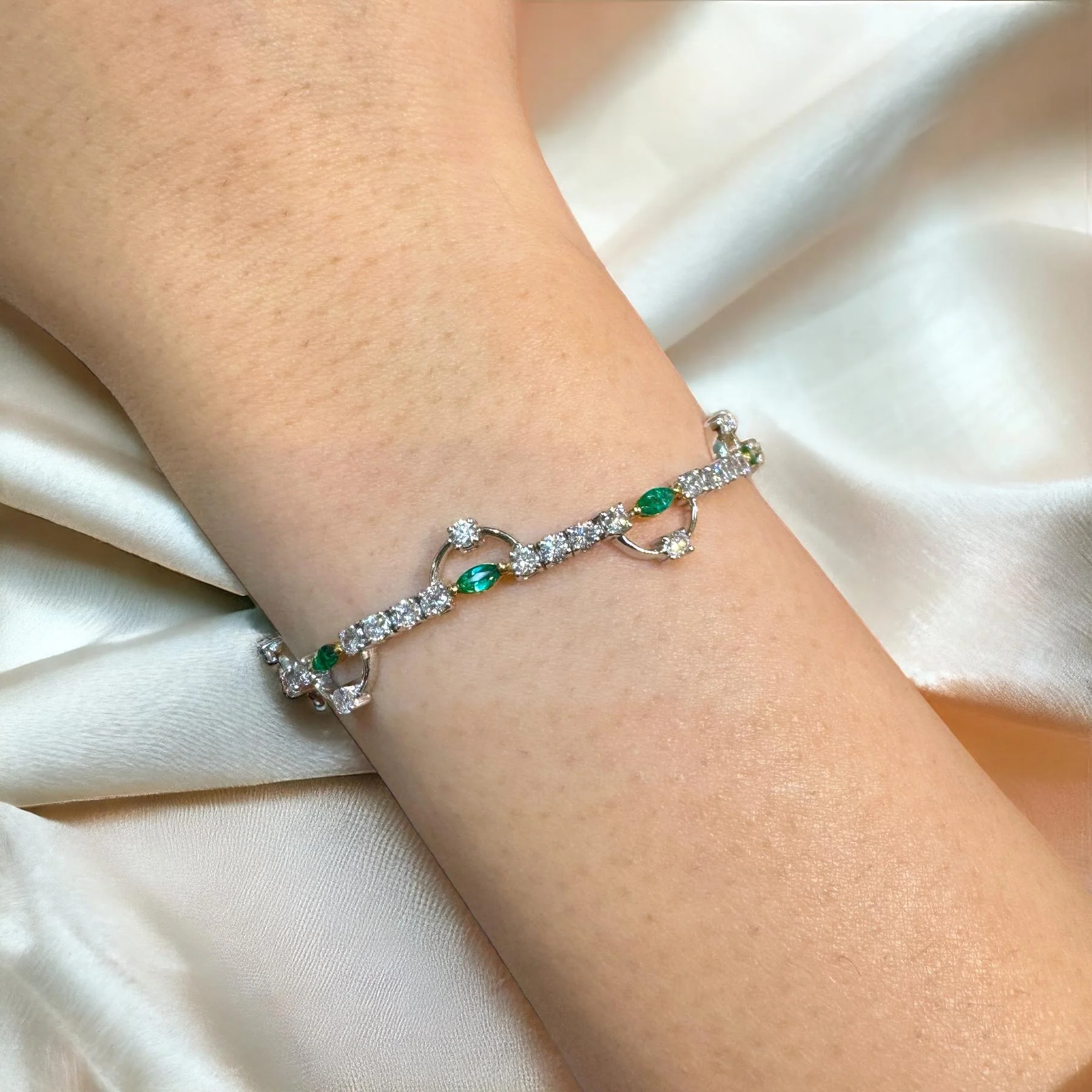Natural 0.72 Carat Emerald & 2.08 Carat Diamond Charm Bracelet in 18K Gold - Image 8