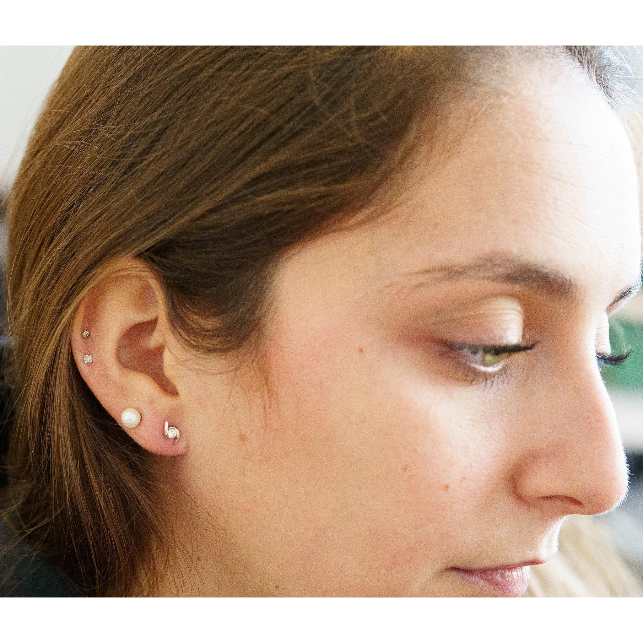 Natural 0.20 Carat Round Cut Diamond Curved Ying & Yang Stud Earrings - Image 3