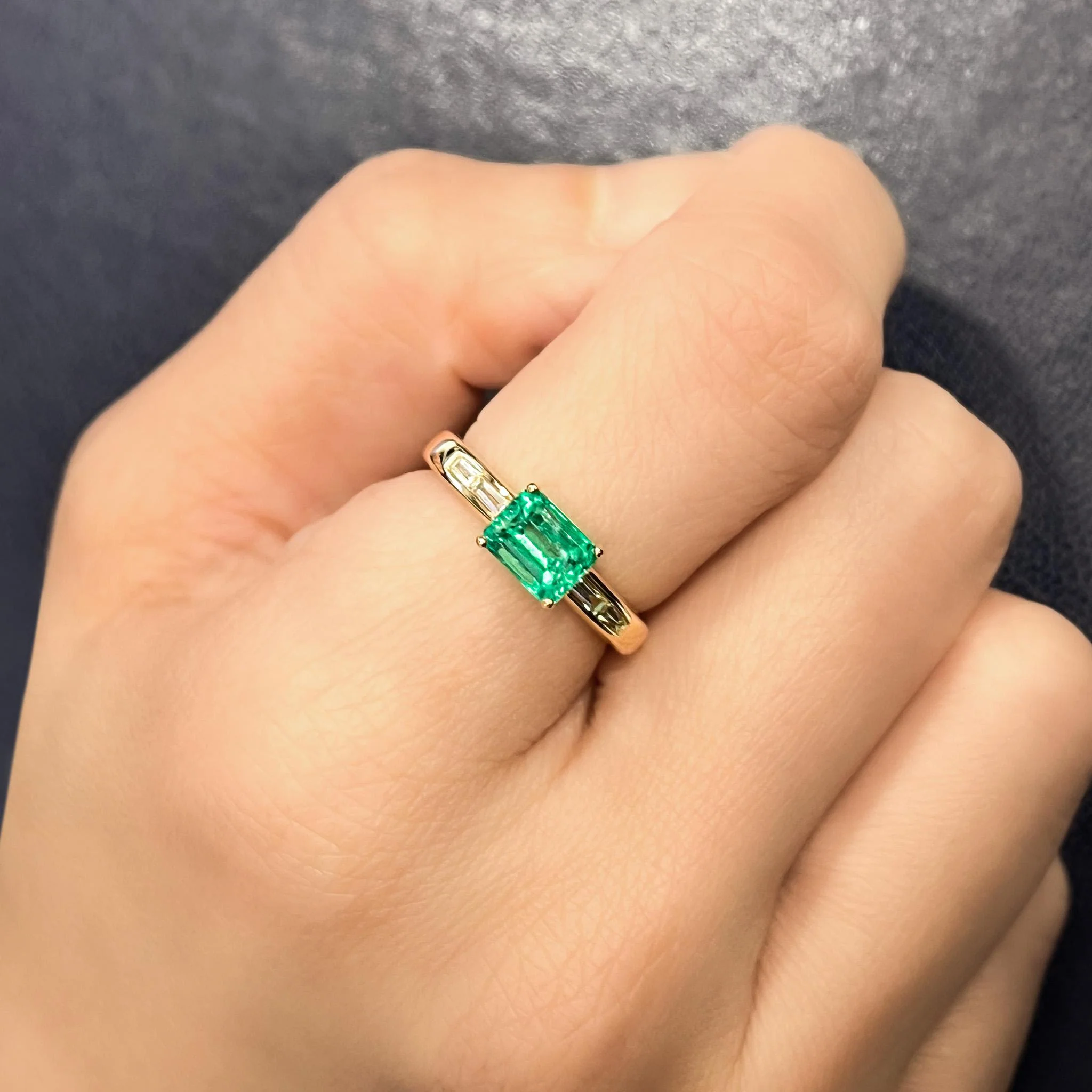 Natural 1 Carat Emerald & Baguette Diamond 18K Gold East West Ring - Image 8