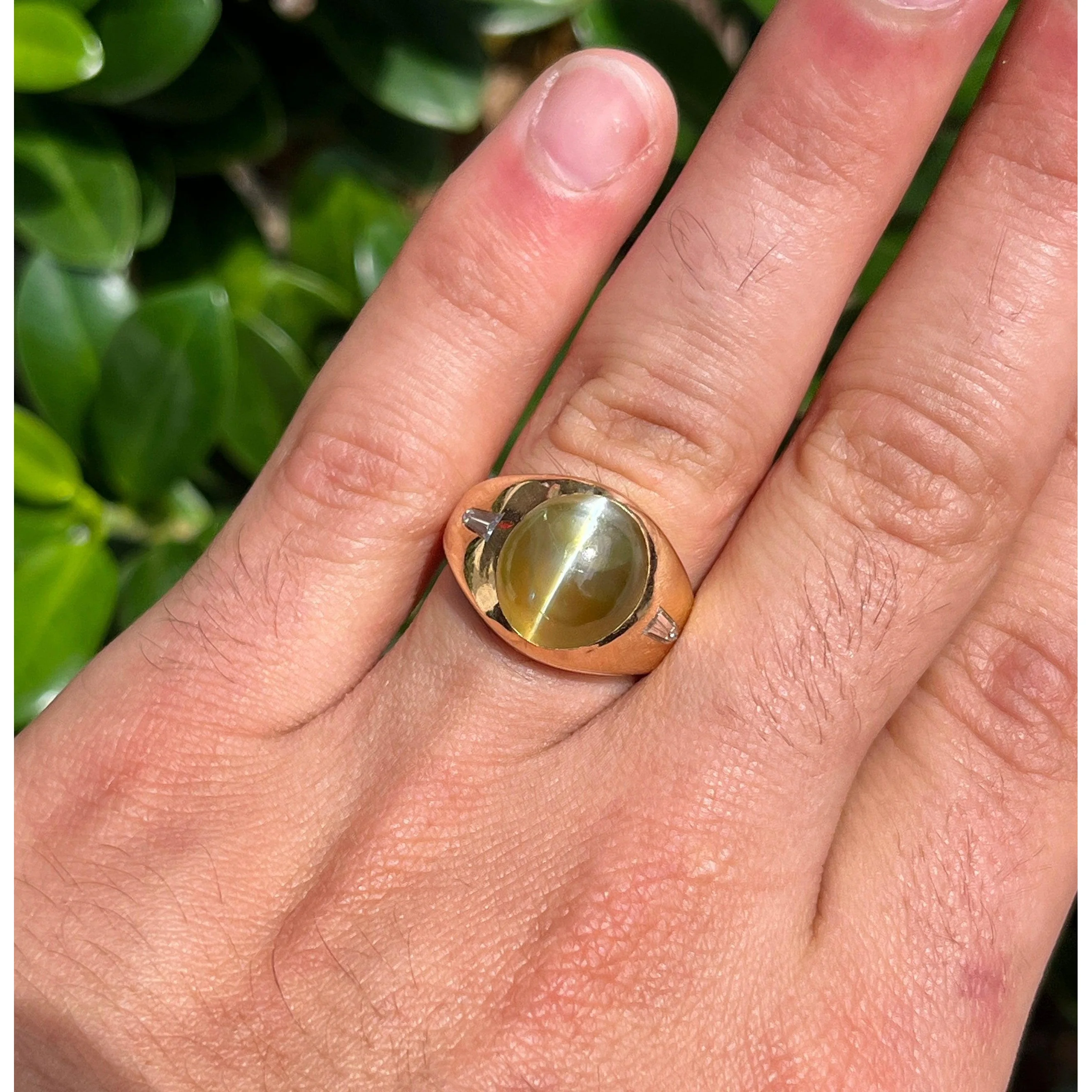 12 Carat Chrysoberyl Cats Eye Mens Ring With Baguette Diamond Sides in 18K Gold - Image 2