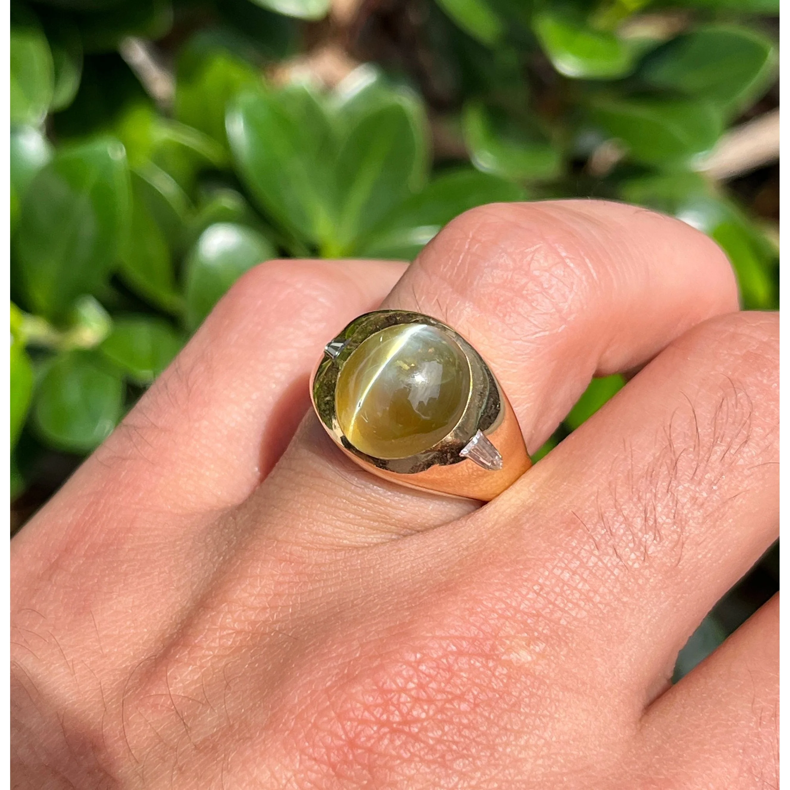 12 Carat Chrysoberyl Cats Eye Mens Ring With Baguette Diamond Sides in 18K Gold - Image 4