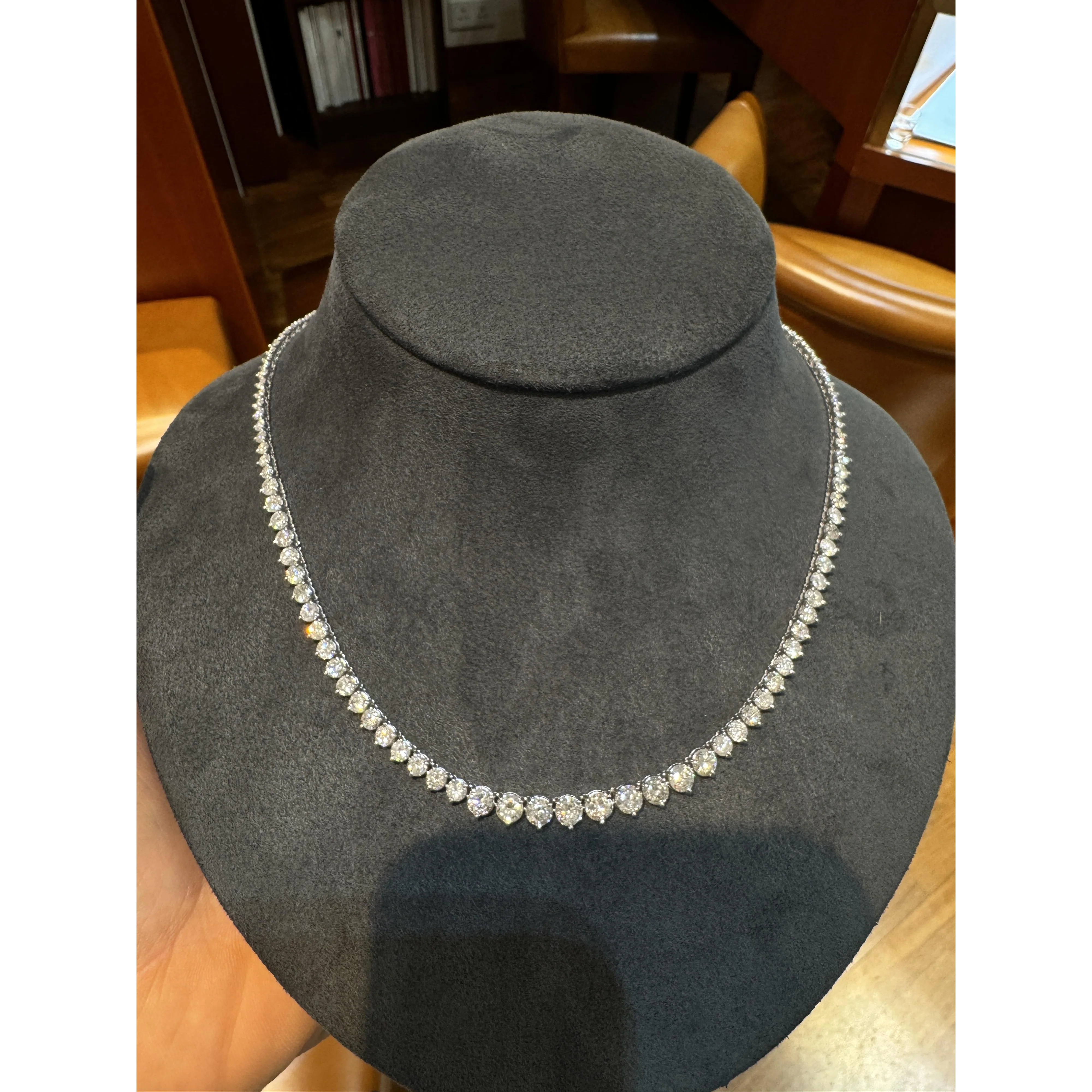 Natural 15.50 CTTW Graduated Diamond Riviera Tennis Necklace 18" in Platinum - Image 6
