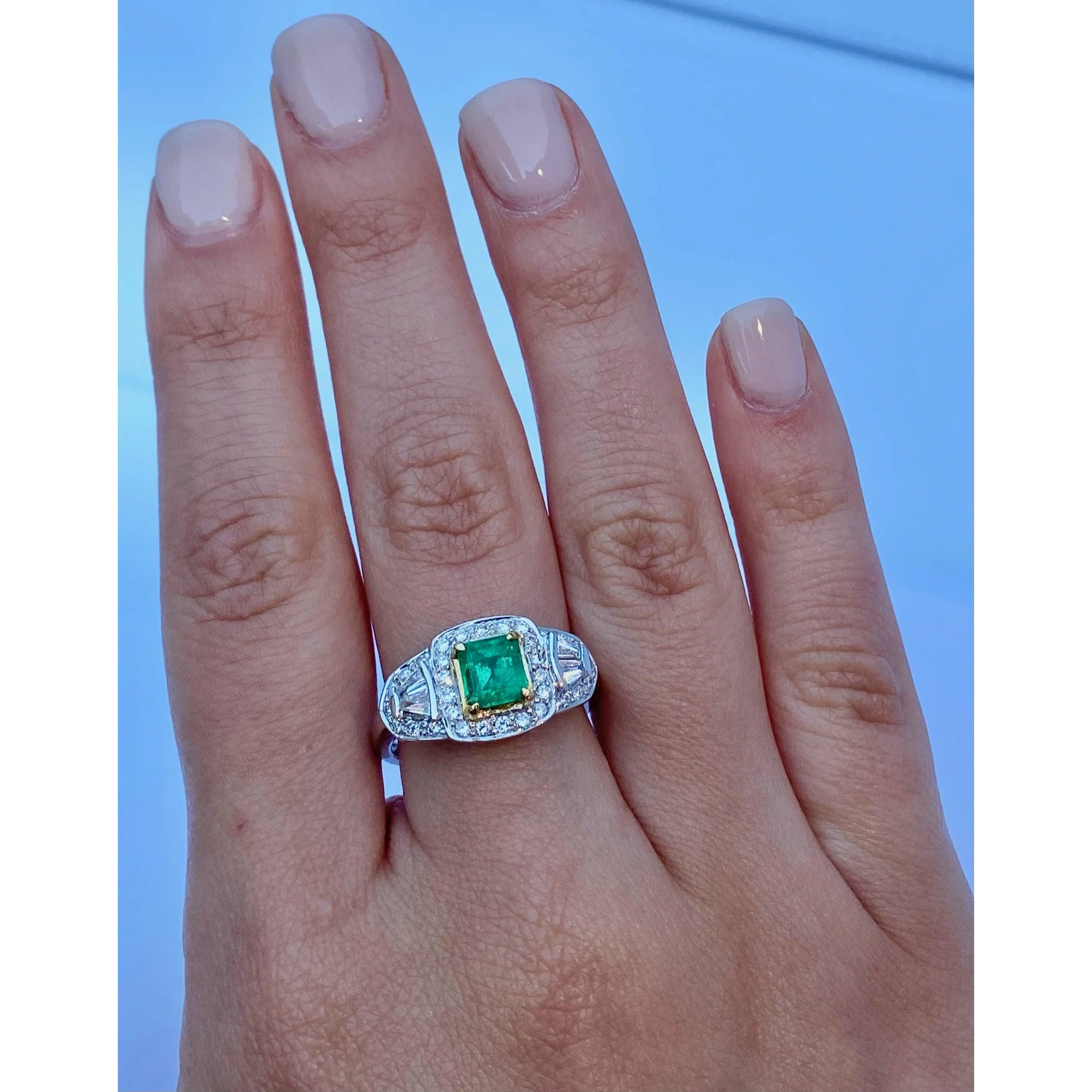 Natural Colombian Emerald Cocktail in 18k white gold Ring - Image 6