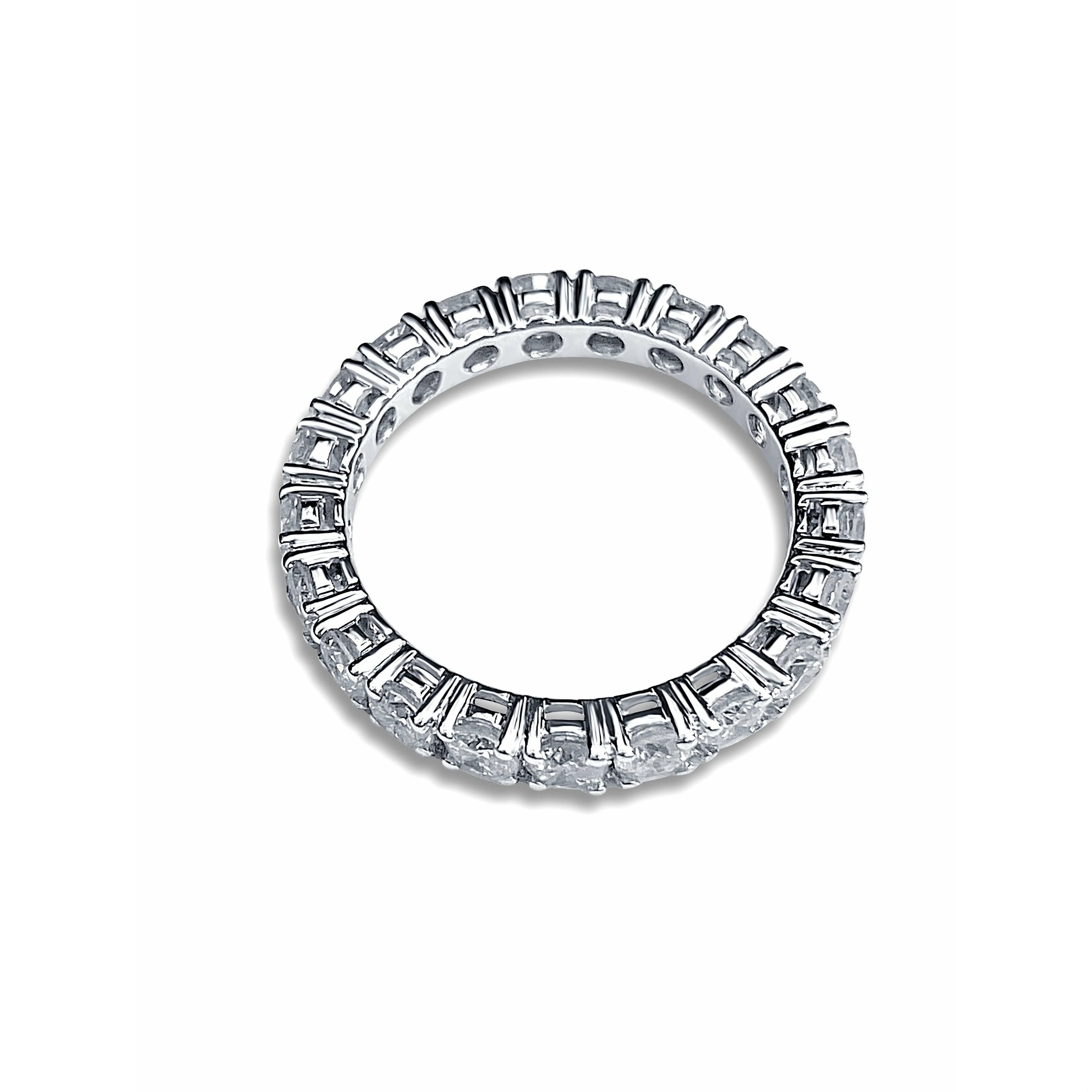 Natural Diamond Wedding Band in 18k white gold setting - Image 5