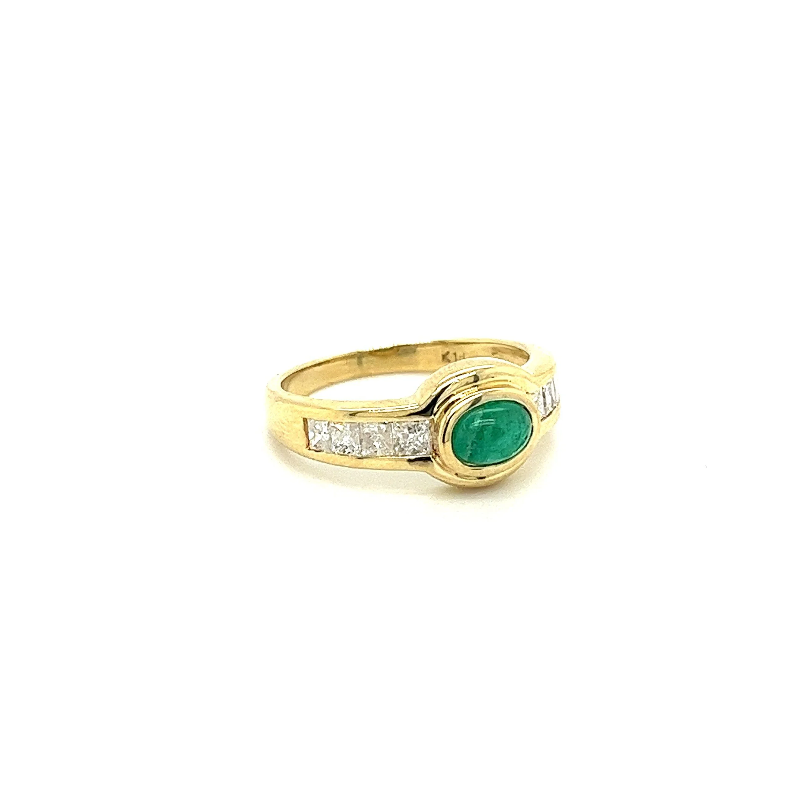 Natural Emerald Bezel Set Cabochon Cut Ring With Princess Cut Diamonds in 18K Yellow Gold - Image 3