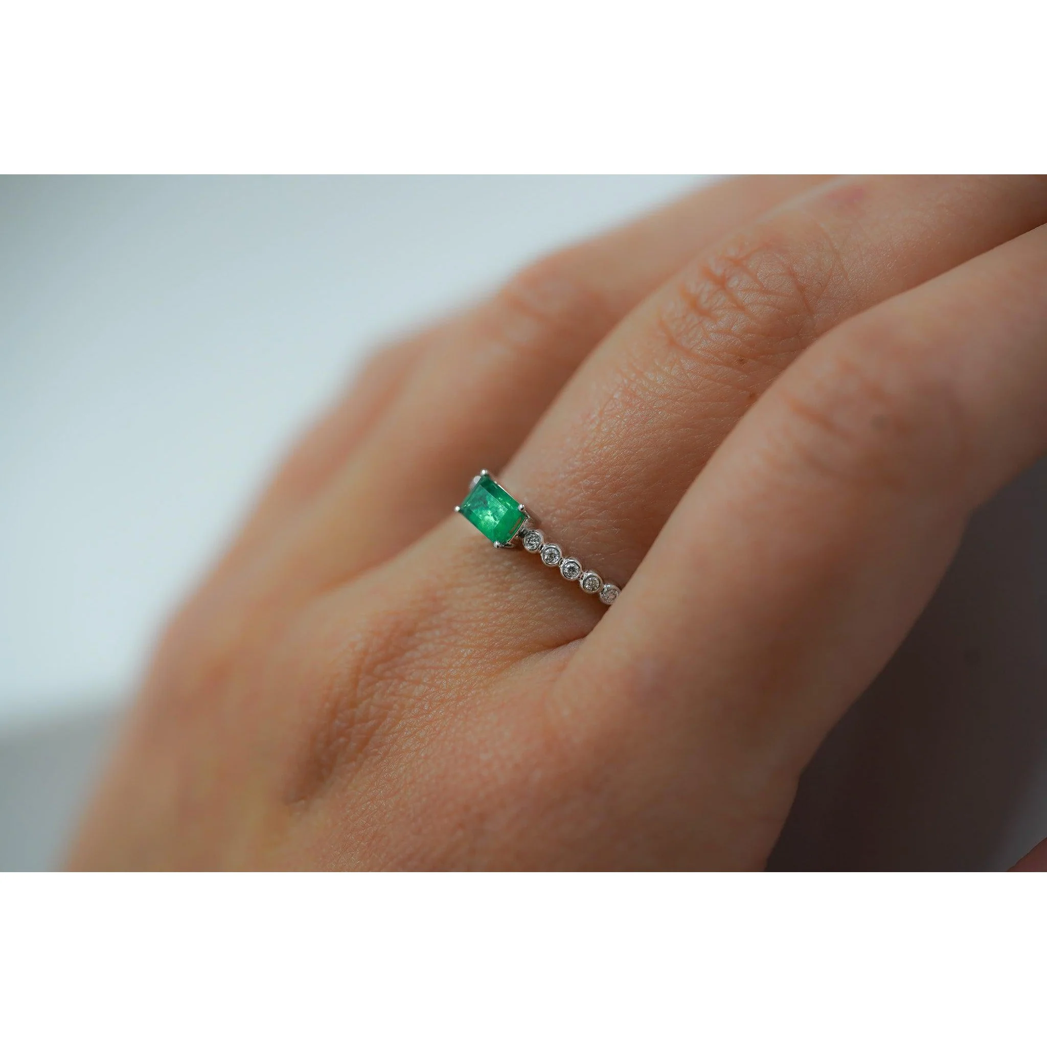Emerald & Diamond Ribbed Shank Thin Stacking Ring 18K Gold - Image 2