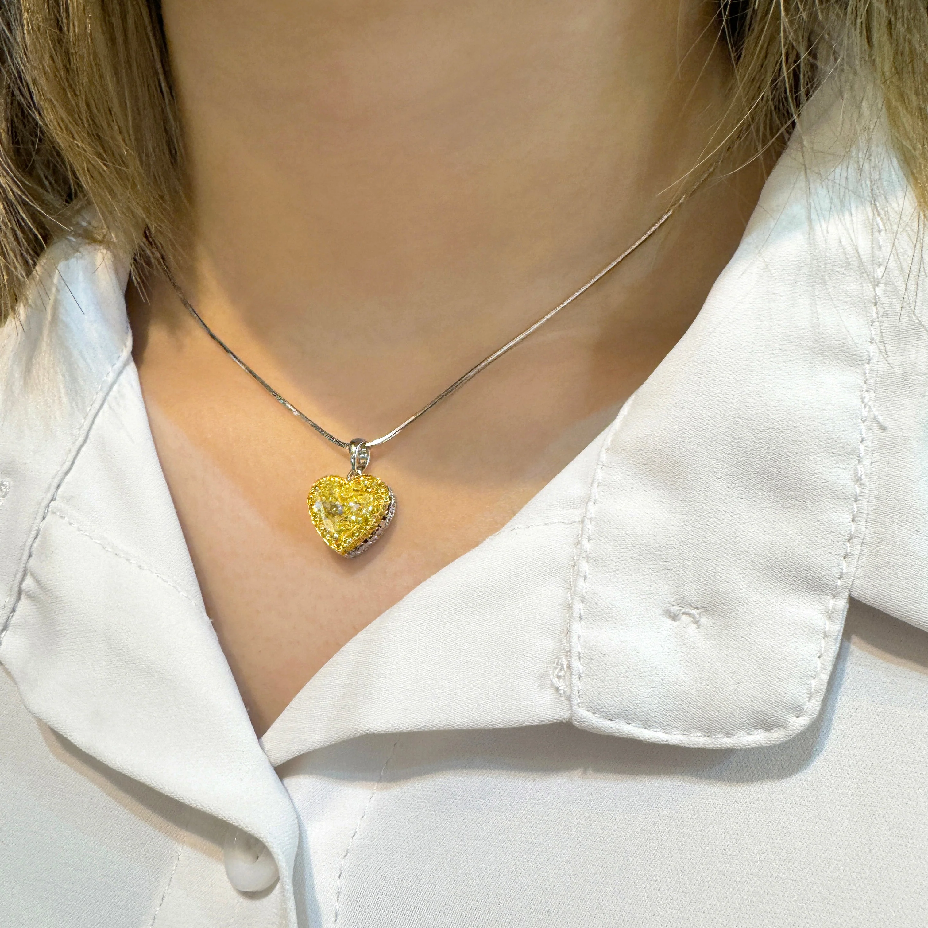 Natural GIA Certified 2.02 Carat Fancy Yellow Diamond Heart Platinum Necklace - Image 8