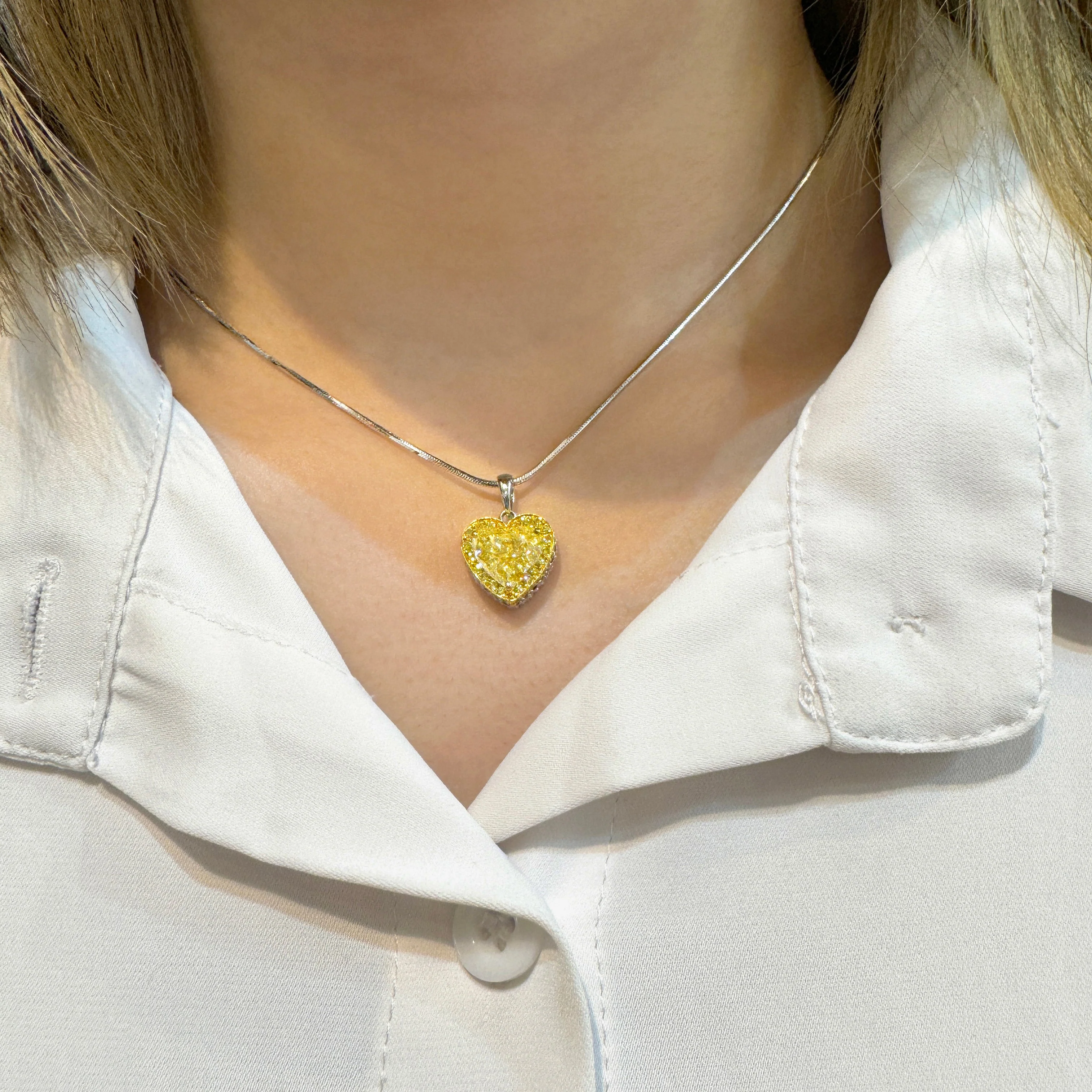 Natural GIA Certified 2.02 Carat Fancy Yellow Diamond Heart Platinum Necklace - Image 9