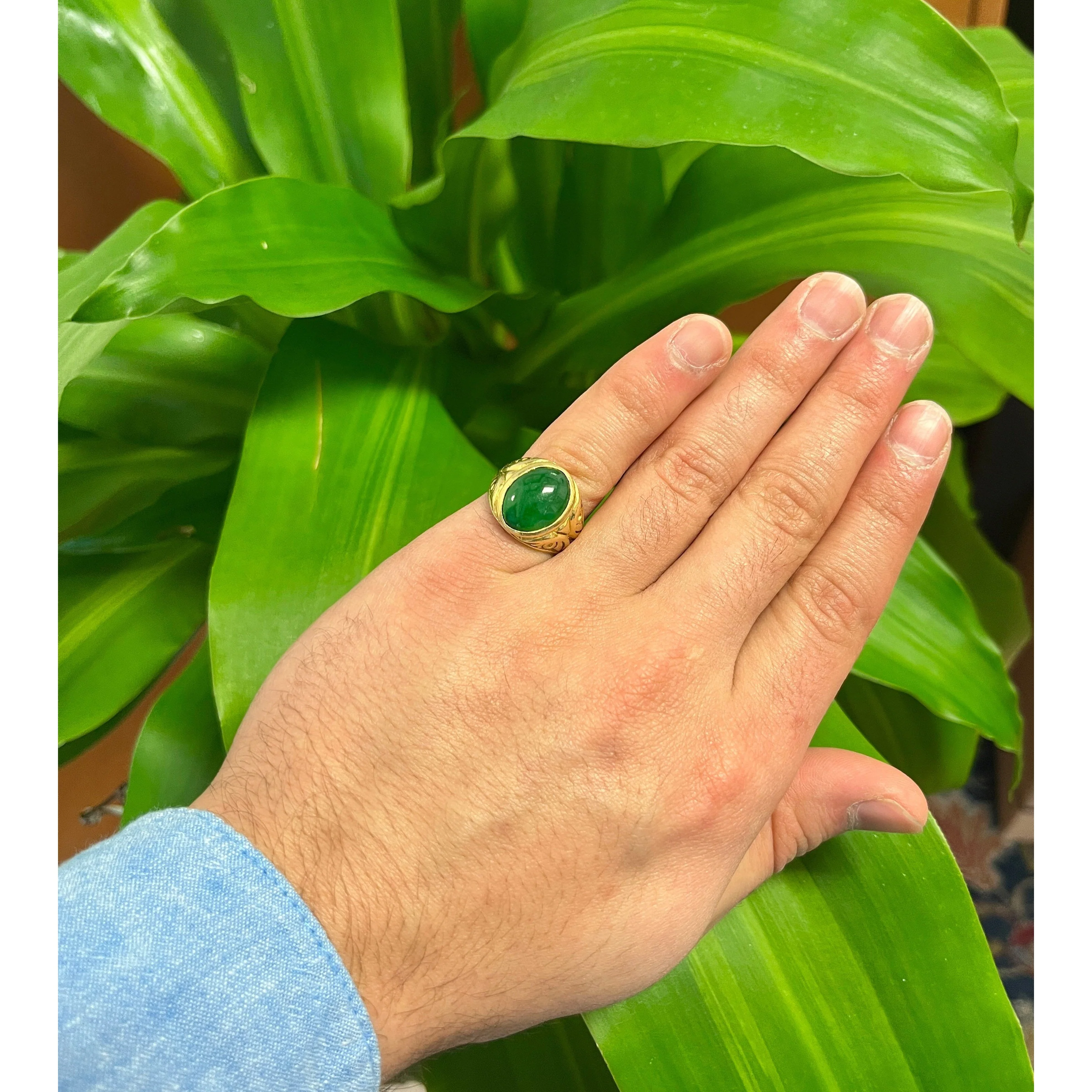Grade A Jadeite Jade in 22K Carved Gold Solitaire Bezel Set Unisex Ring - Image 5