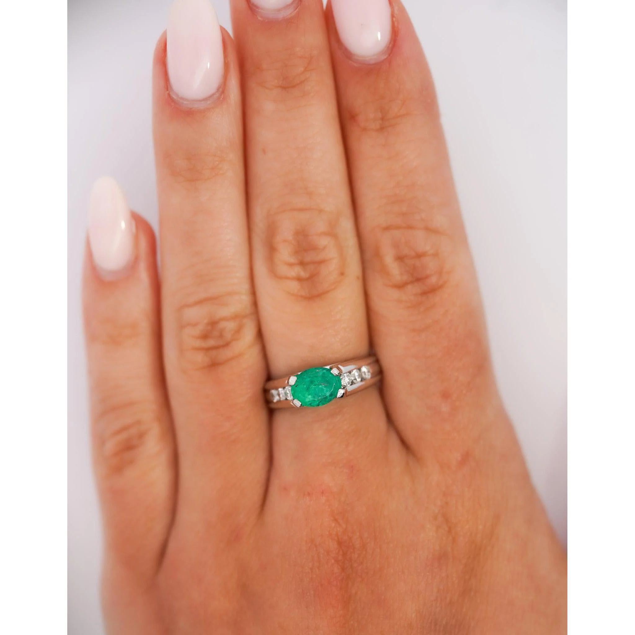Platinum 1.17 Carat Oval East West Emerald & Diamond Ring - Image 5