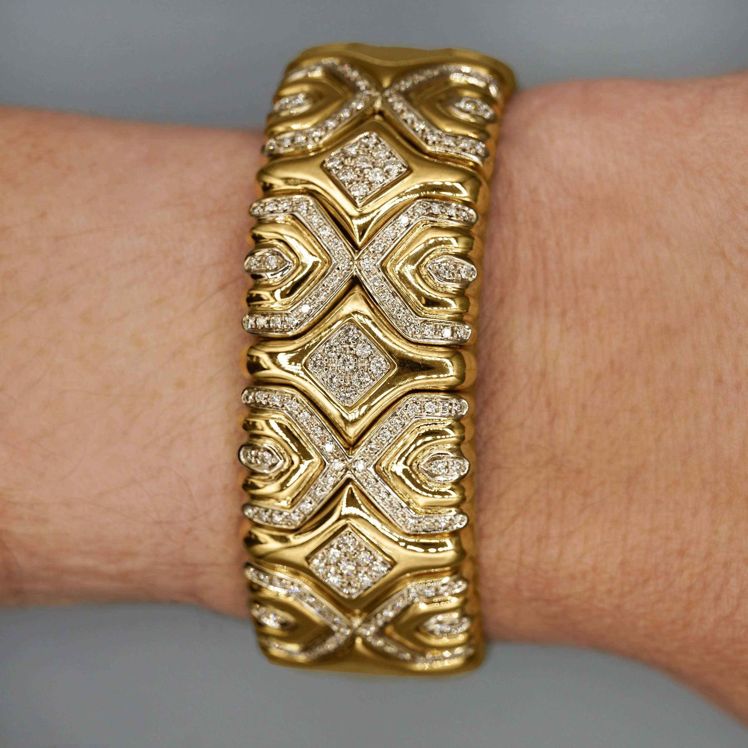 Retro 3 Carat Diamond Italian 18K Gold Vintage Cuff Bangle - Image 2