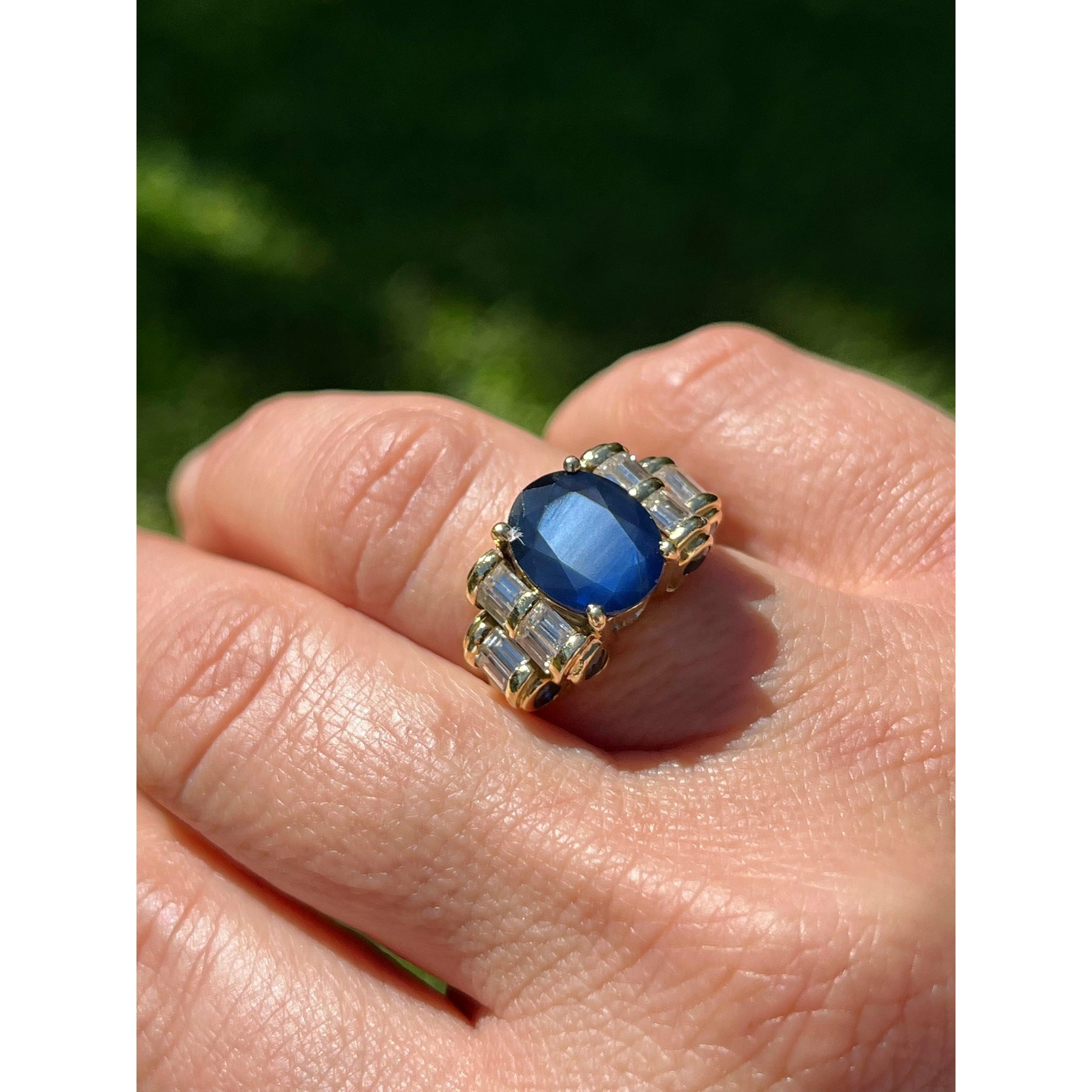 Retro Style Chanthaburi Blue Sapphire ring with Baguette Diamond Sidestones - Image 3