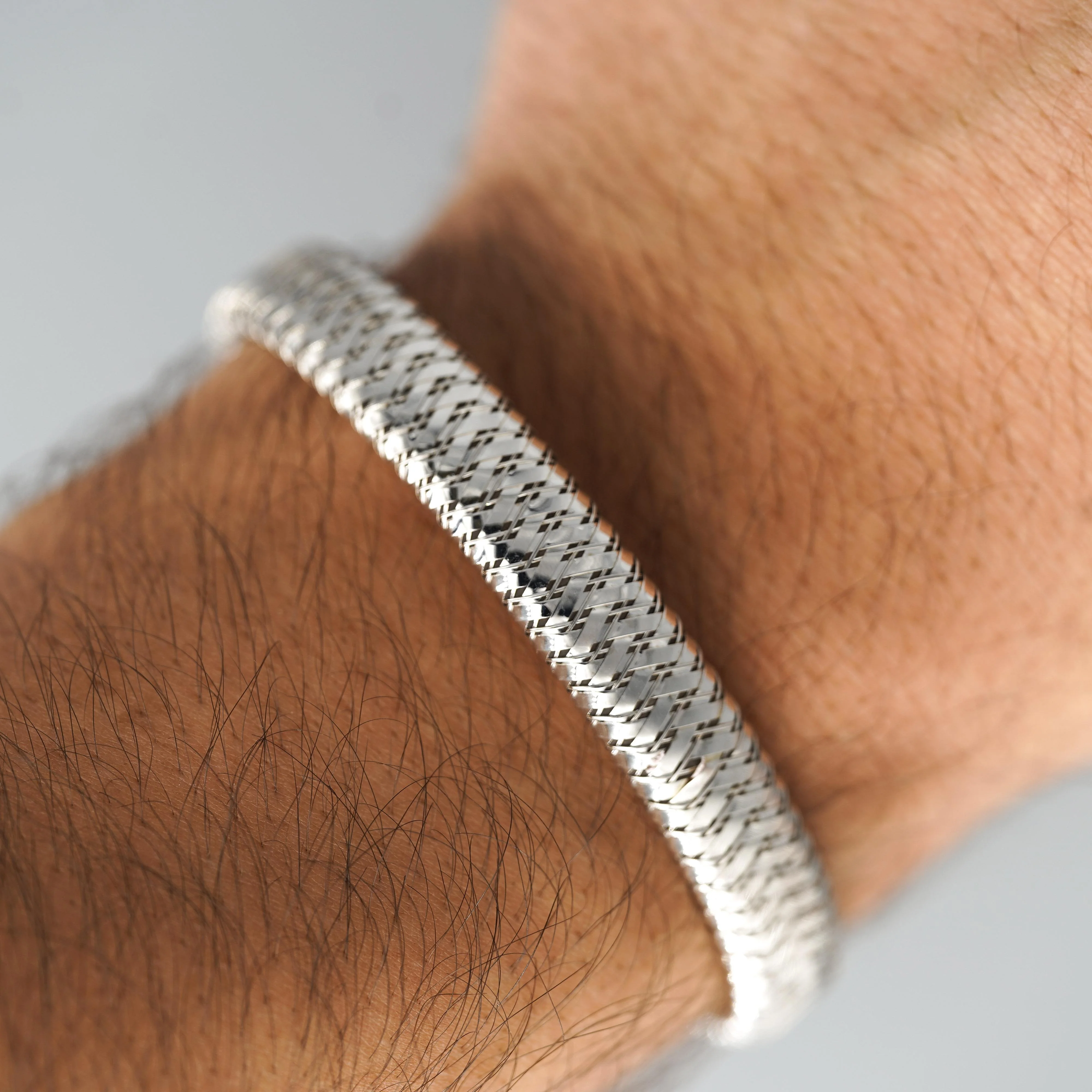 Roberto Coin 18K White Gold Woven Flexible Bangle Bracelet - Image 5