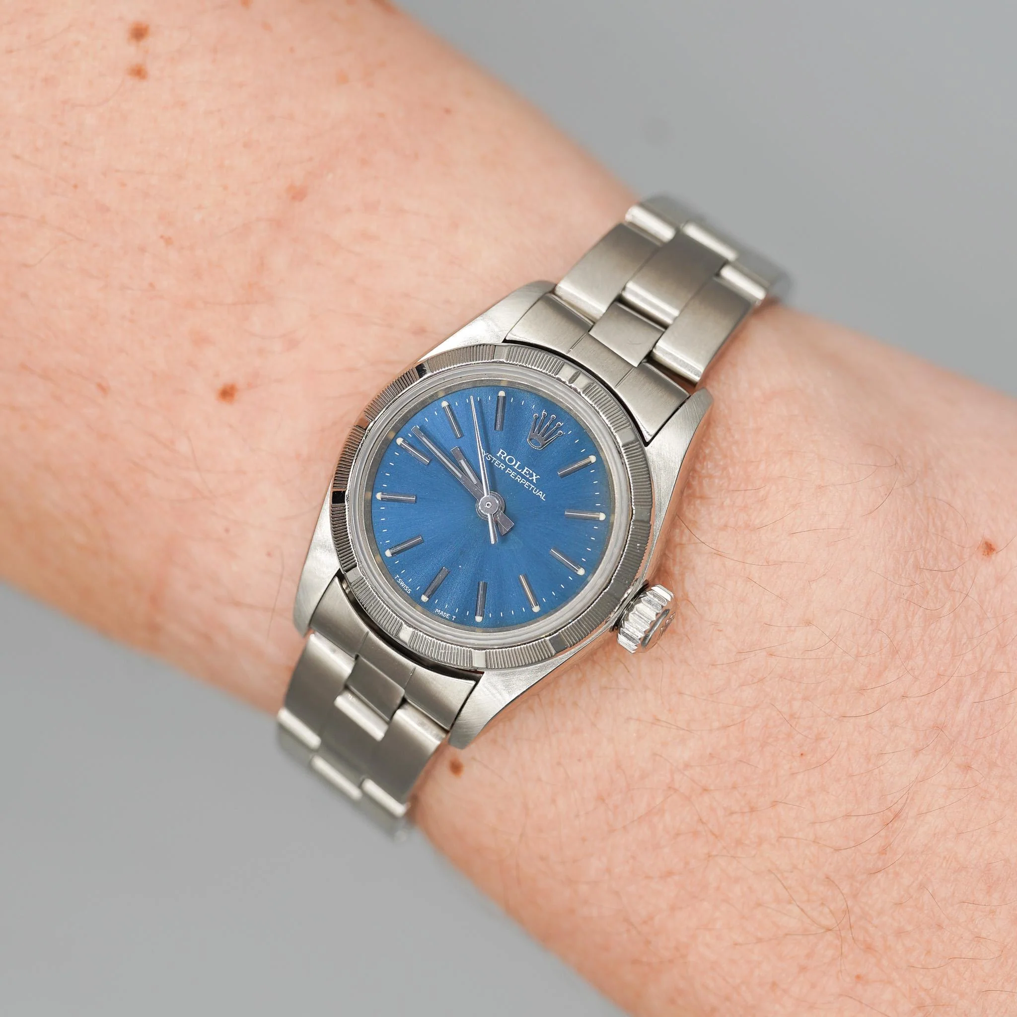 Rolex Lady Oyster Blue Dial 76030 Engine Bezel Blue Dial Watch - Image 2