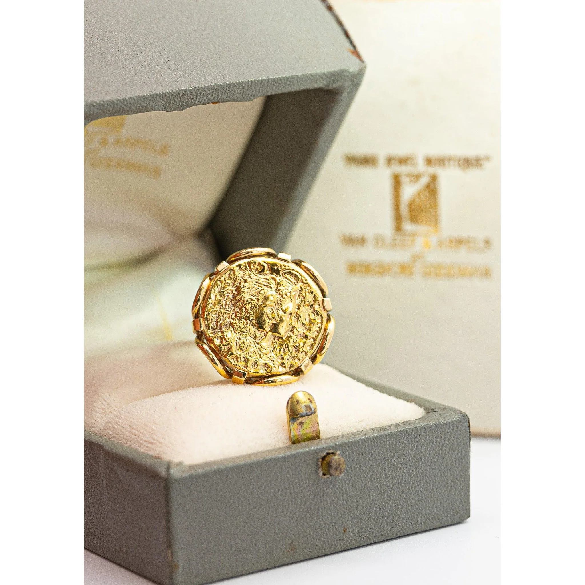 Salvador Dali For Piaget 'Dalí d'Or' 22K Gold Coin Ring in 18K Gold Setting | Retailed by Van Cleef & Arpels at Bergdorf Goodman Paris Jewels Boutique - Image 5
