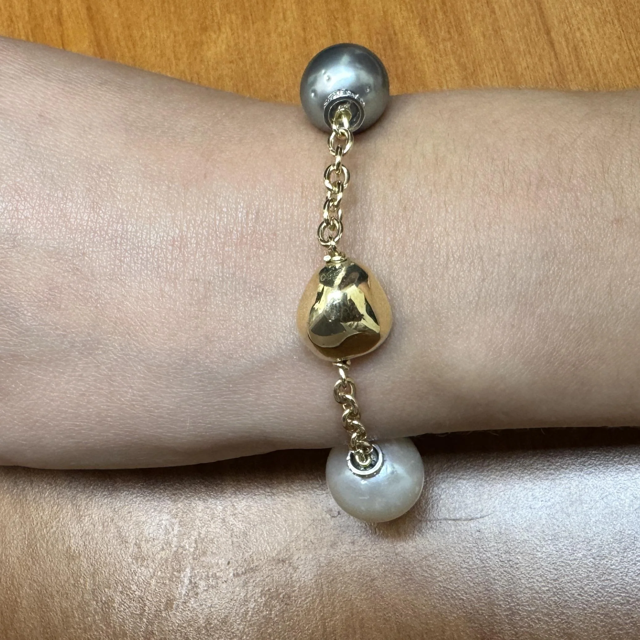 South Sea and Akoya Pearl With Gold Beads 18K Gold Station Bracelet - Image 7