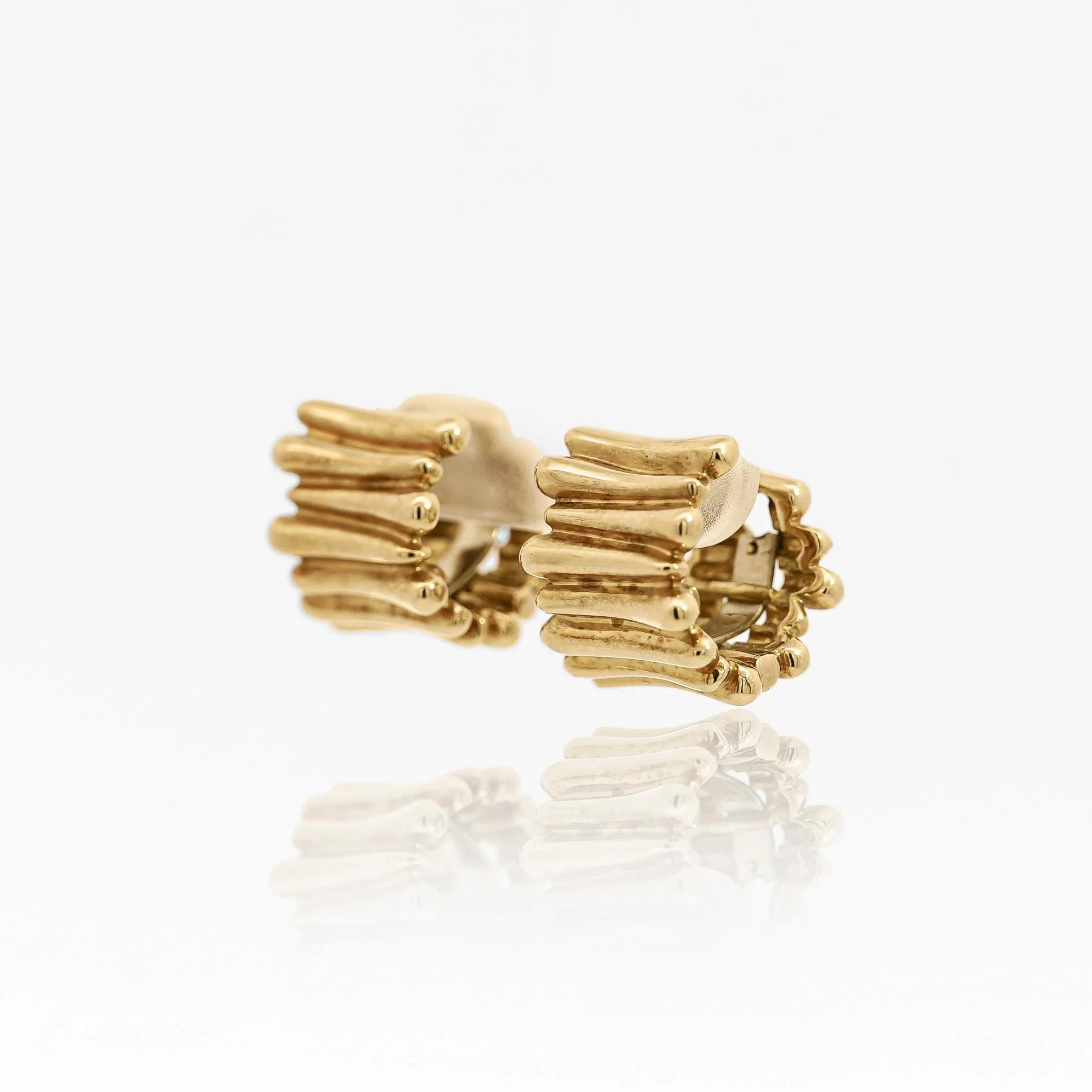 Tiffany & Co. 18K Gold Ribbed Huggie Latch Back Vintage Earrings - Image 3