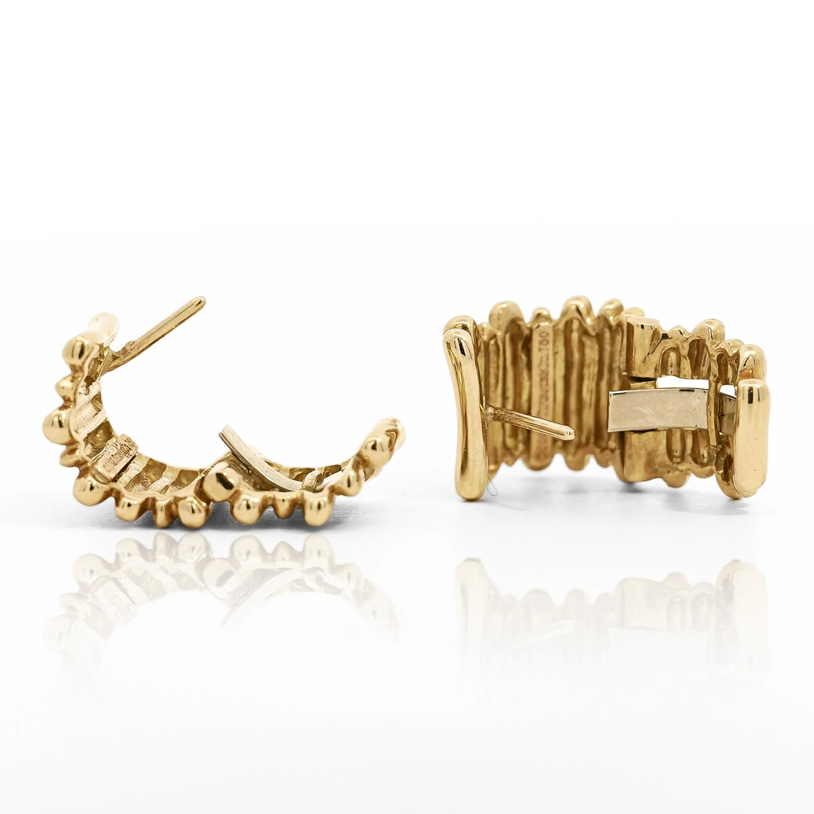 Tiffany & Co. 18K Gold Ribbed Huggie Latch Back Vintage Earrings - Image 4
