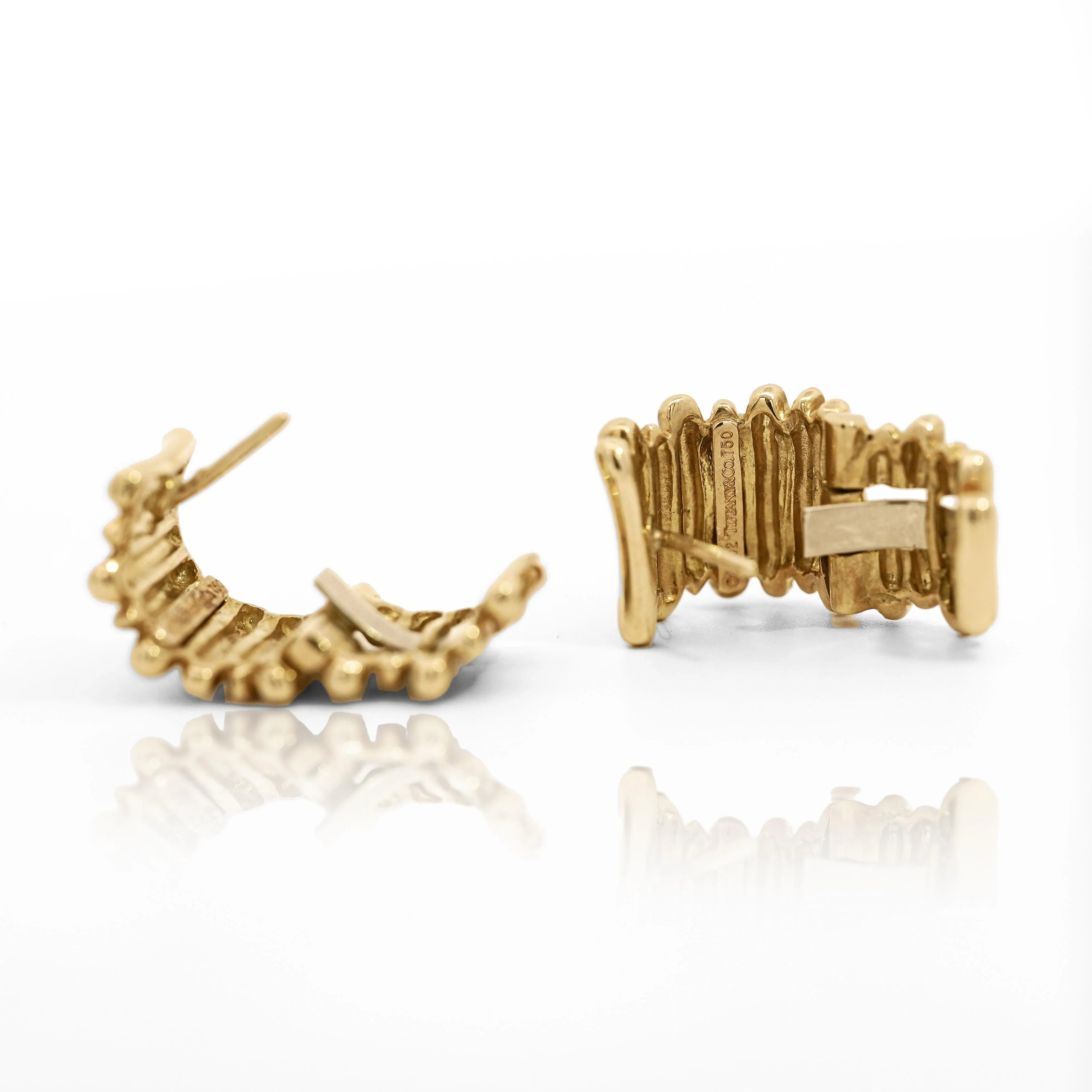 Tiffany & Co. 18K Gold Ribbed Huggie Latch Back Vintage Earrings - Image 5