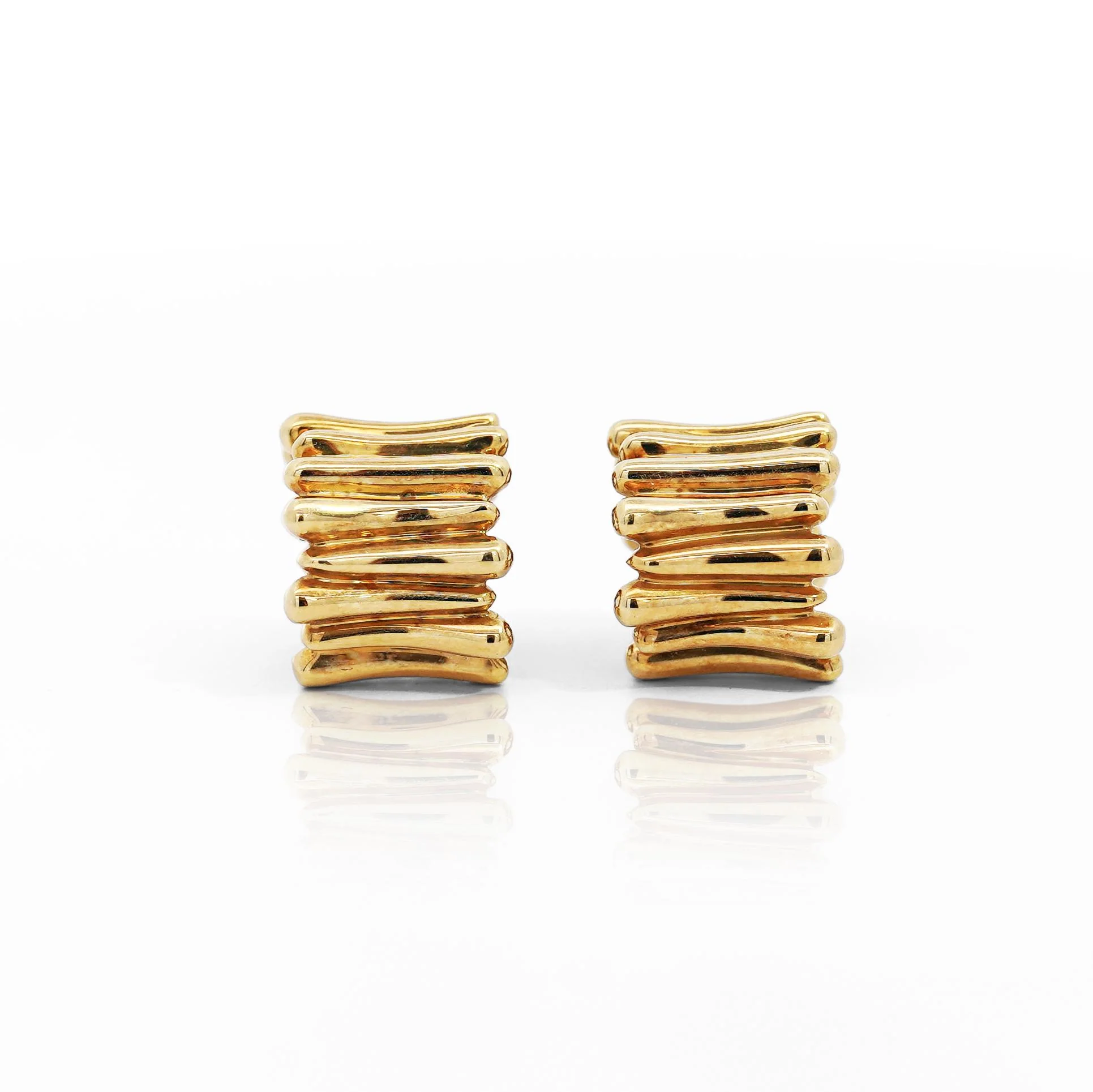 Tiffany & Co. 18K Gold Ribbed Huggie Latch Back Vintage Earrings - Image 6