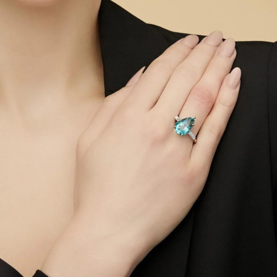 Tiffany & Co. 6.5 Carat Pear Cut Green-Blue Tourmaline and Diamond Platinum Ring - Image 2