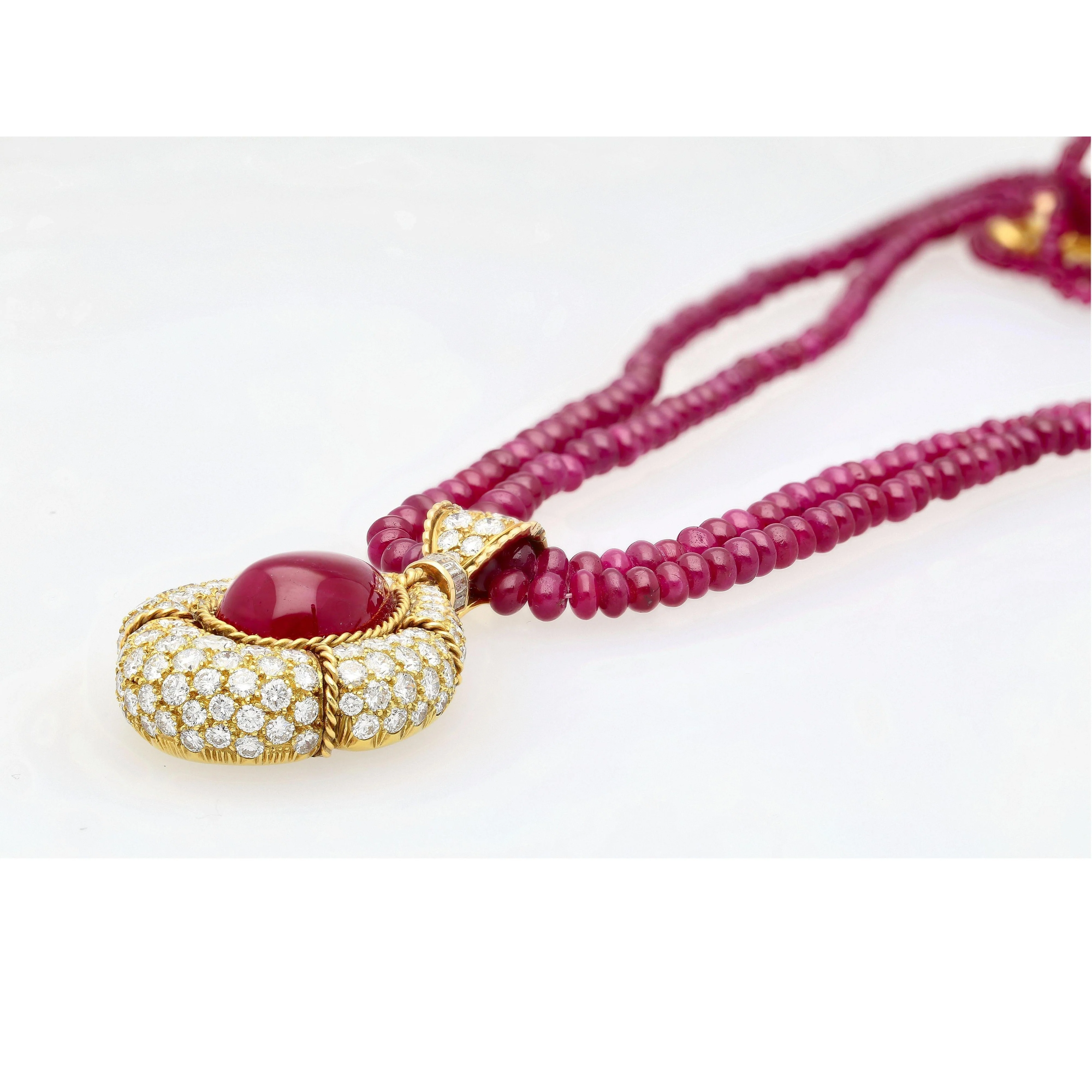 22.41 Carat Cabochon Cut Ruby Pendant In Tiffany & Co. Signed Bead Necklace - Image 3