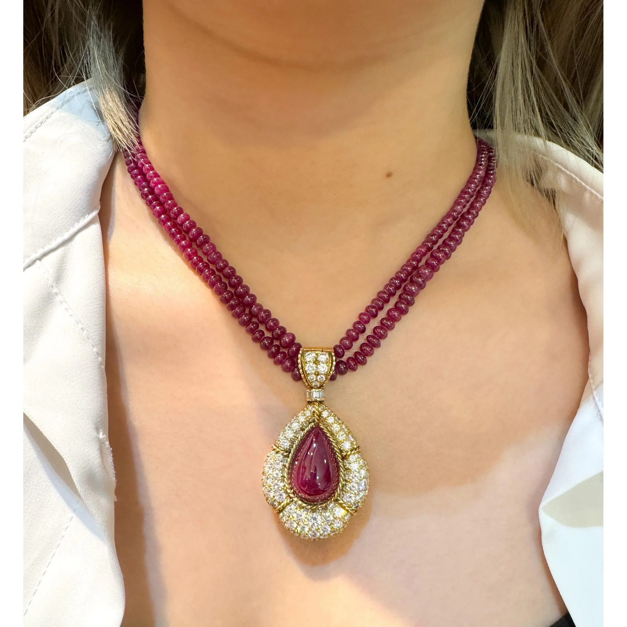 22.41 Carat Cabochon Cut Ruby Pendant In Tiffany & Co. Signed Bead Necklace - Image 7