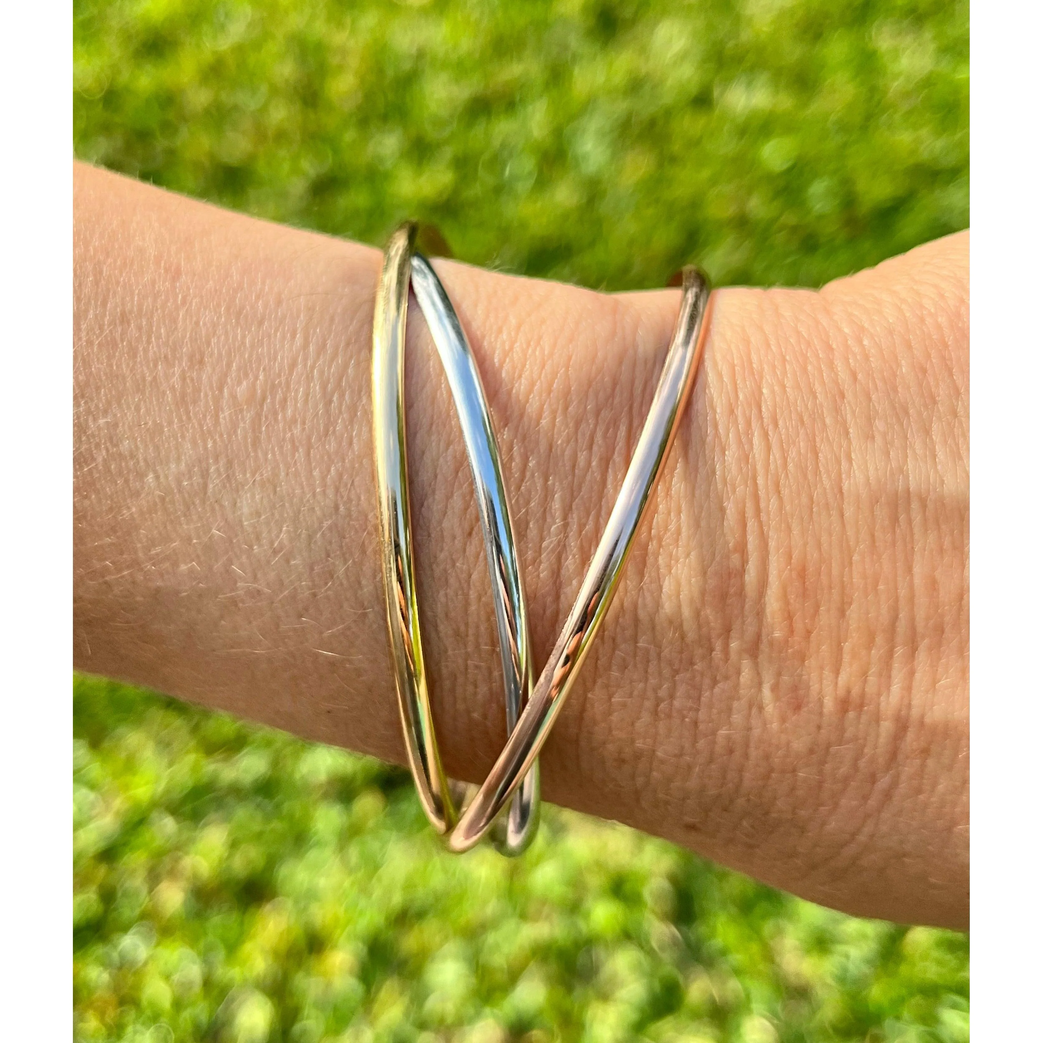 Tri-Color Interlocking Bangle in 18k White, Rose, and Yellow Gold - Image 5