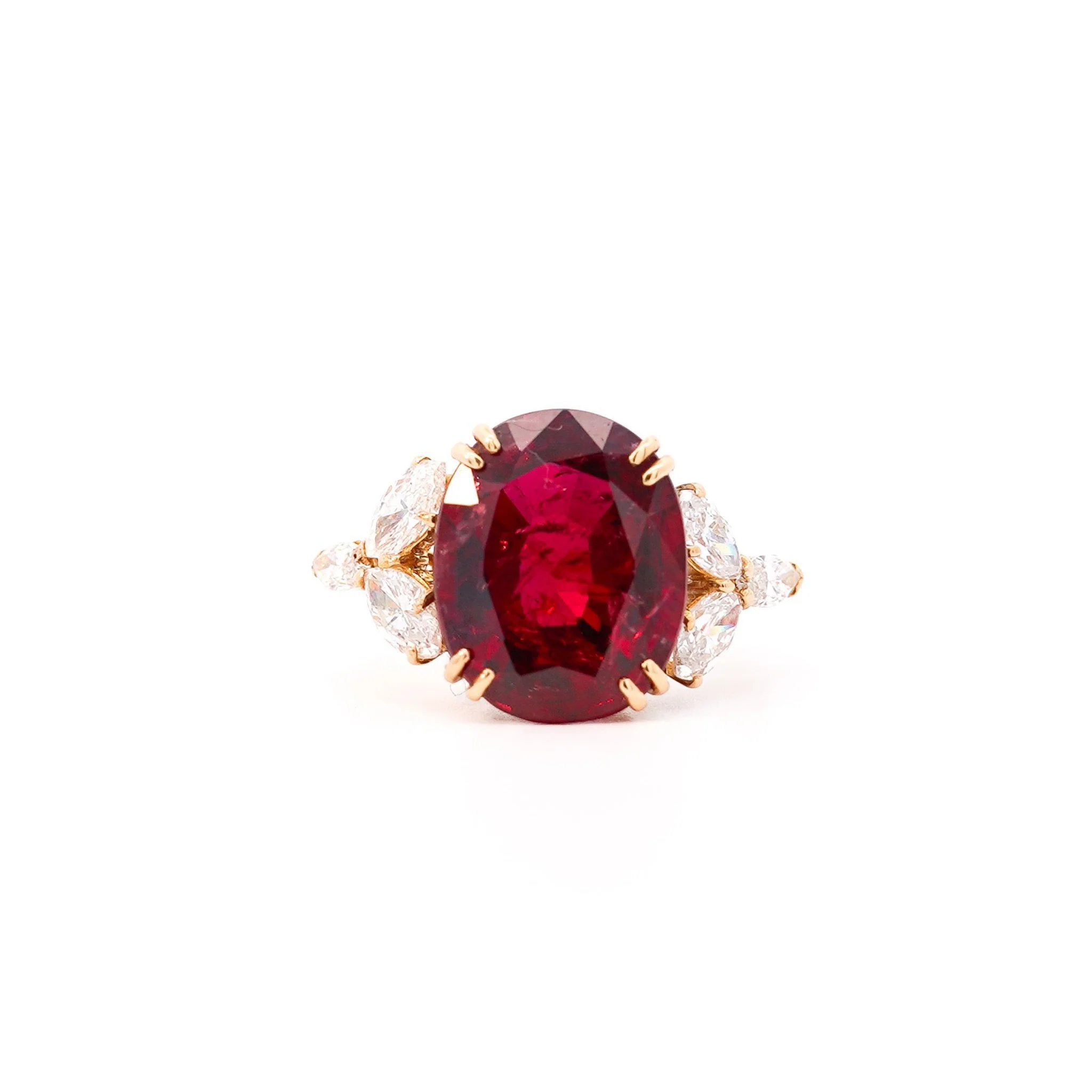 Van Cleef & Arpels 8.85 Carat No Heat Oval Ruby in 18k Yellow Gold Ring - Image 8
