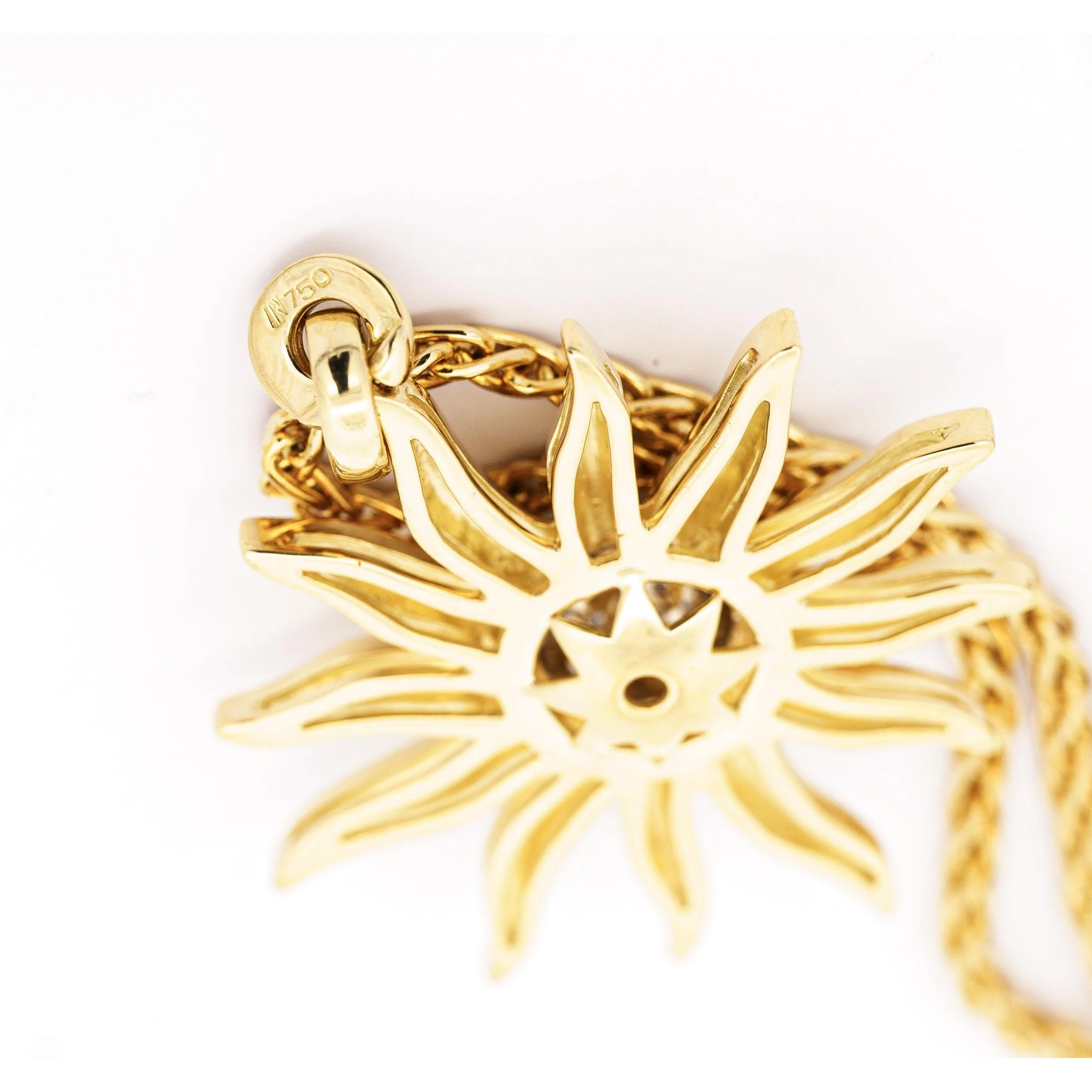 Vintage 0.85 Carat Sun Motif Diamond Pendant Necklace Crafted in 18k Yellow Gold - Image 6