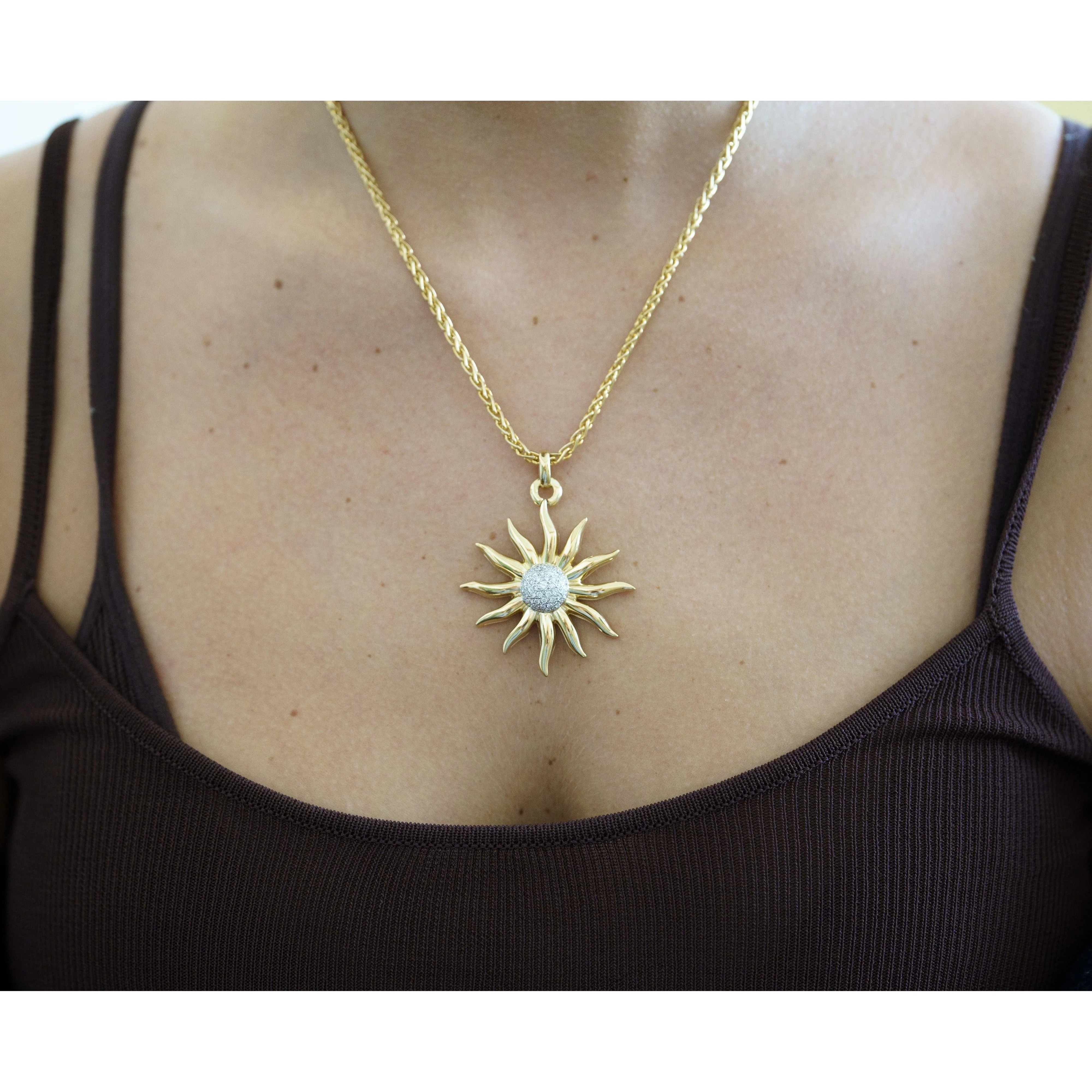 Vintage 0.85 Carat Sun Motif Diamond Pendant Necklace Crafted in 18k Yellow Gold - Image 8