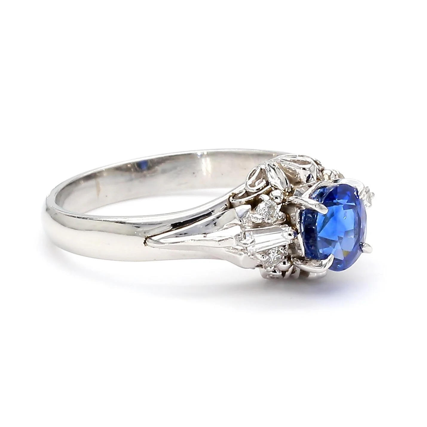 Vintage 0.97 Carat Oval Blue Sapphire & Diamond Filigree in Platinum Floral Ring - Image 3