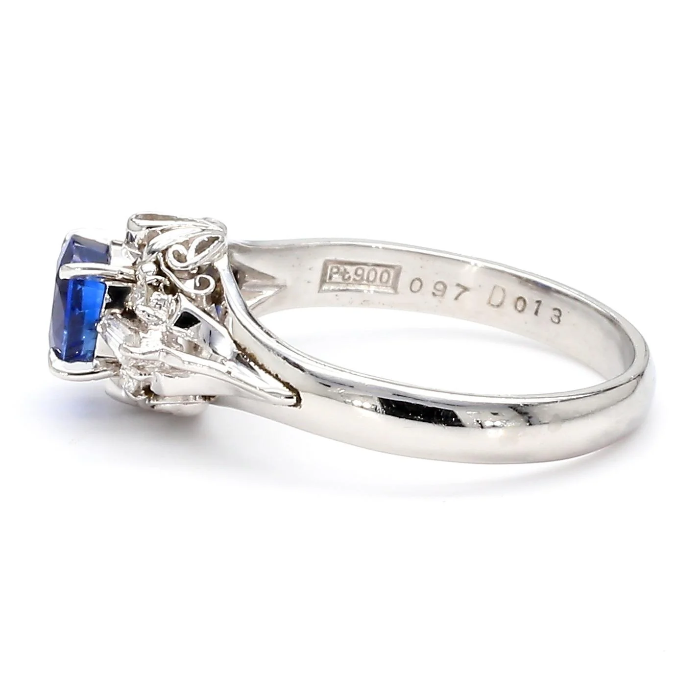 Vintage 0.97 Carat Oval Blue Sapphire & Diamond Filigree in Platinum Floral Ring - Image 9