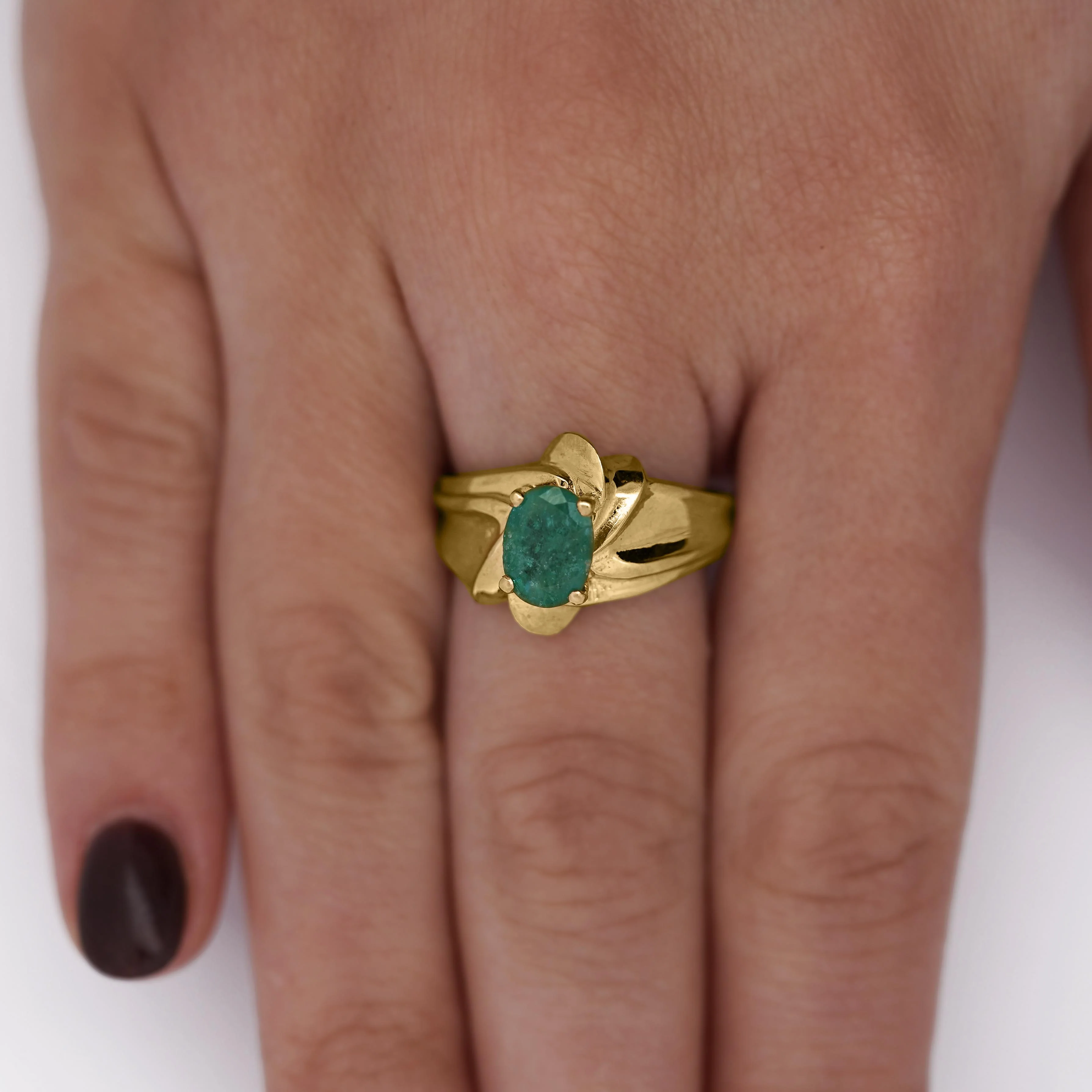 Vintage 1.44 Carat Oval Cut Emerald in 14K Gold Textured Statement Ring - Image 3