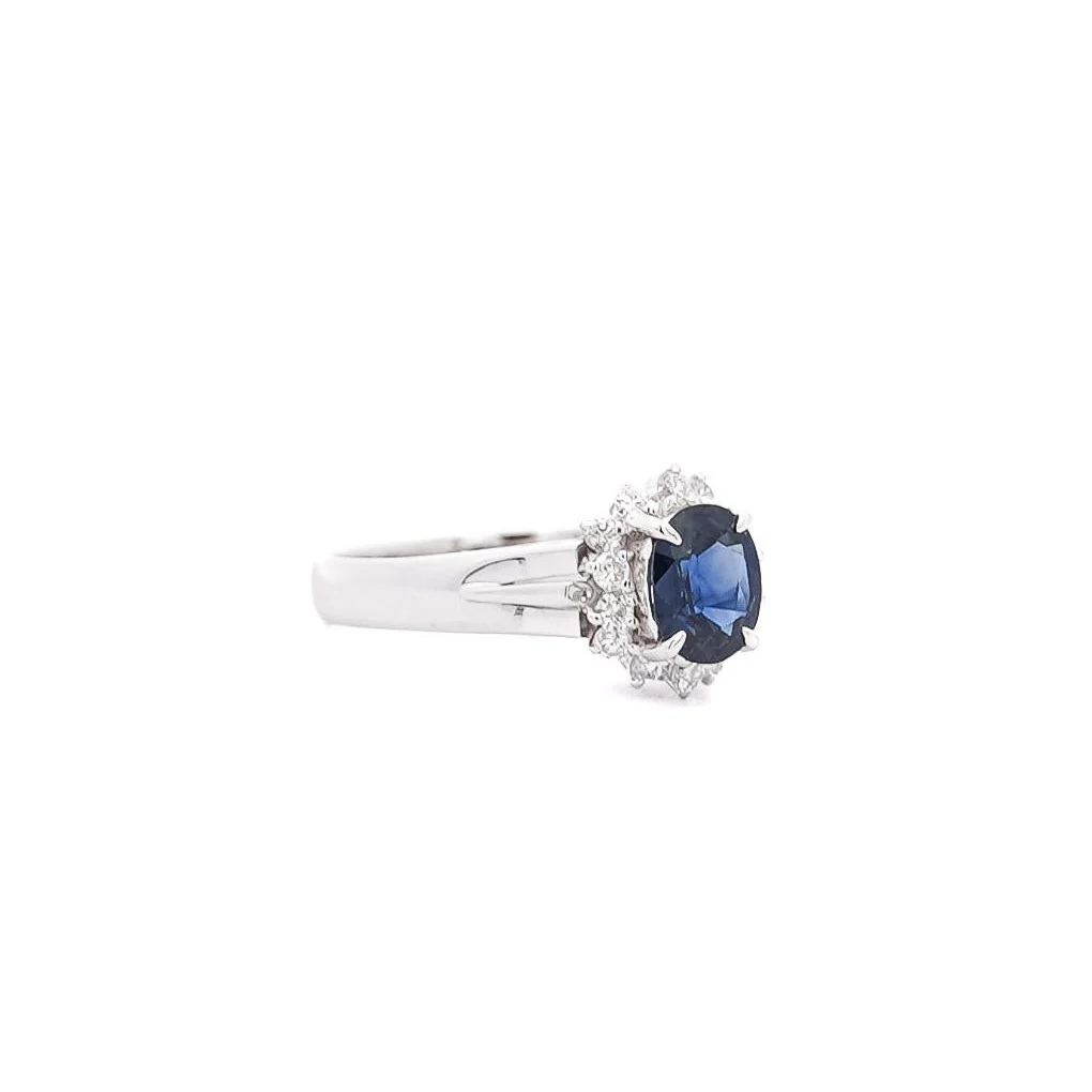 Vintage 1.04 Carat Sapphire and Round Diamonds in Filigree Platinum Ring - Image 3