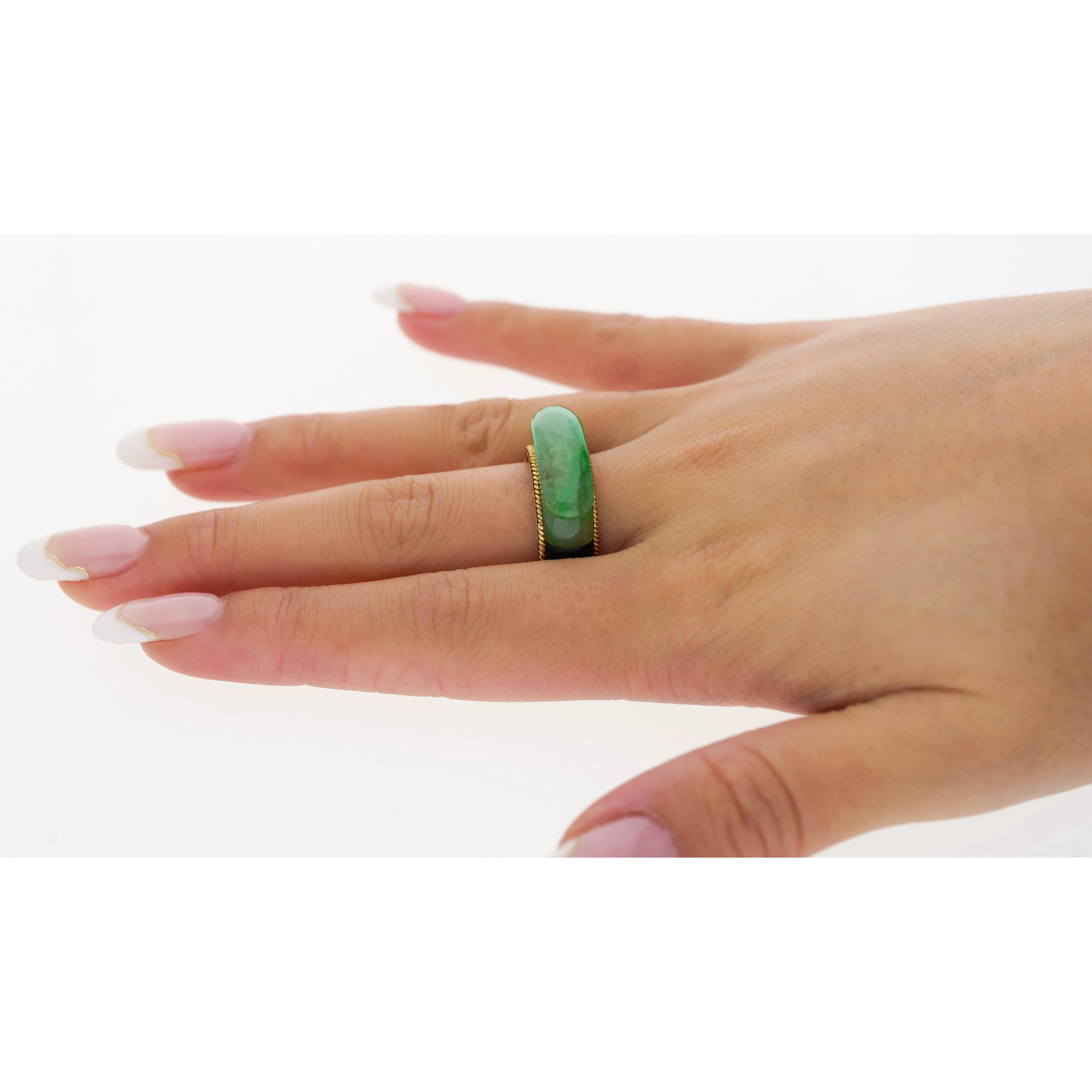 Vintage 11.40 Carved Jade with Onyx Band Ring in 14K Yellow Gold - Image 10